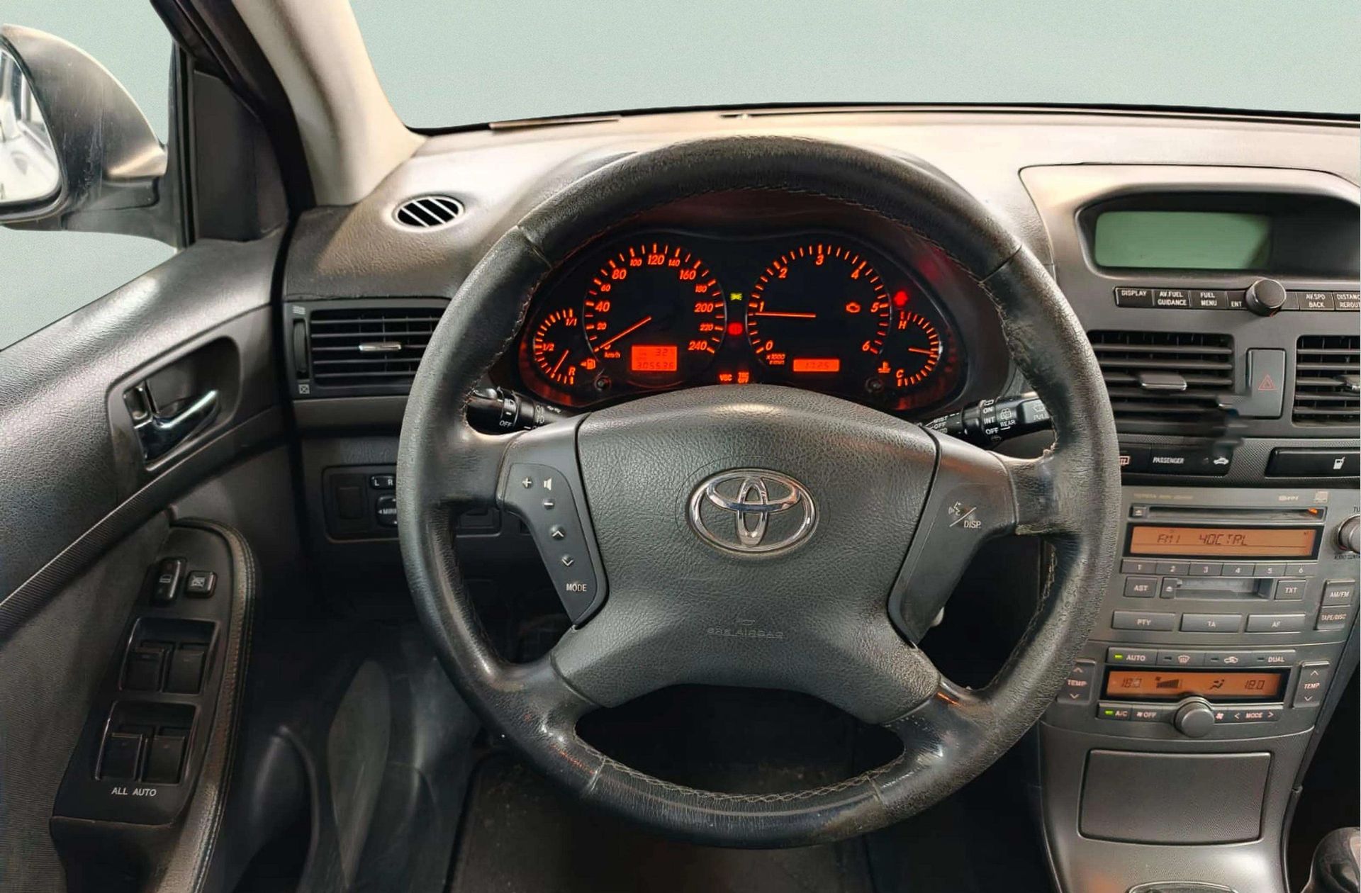 Toyota Avensis 2.0 D-4D Wagon Sol - foto 17