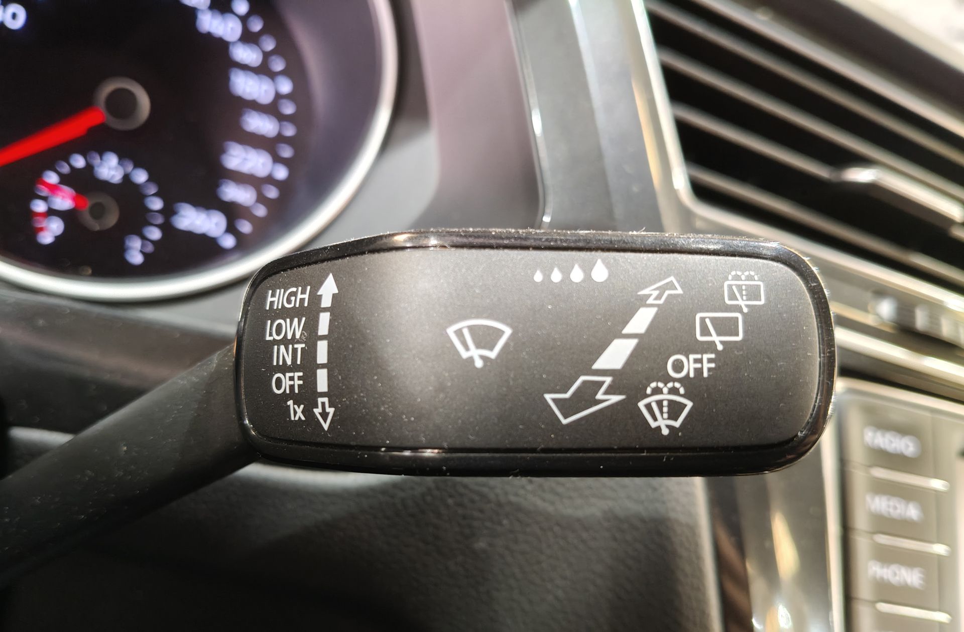 Volkswagen Tiguan Edition 2.0 TDI BMT - foto 25