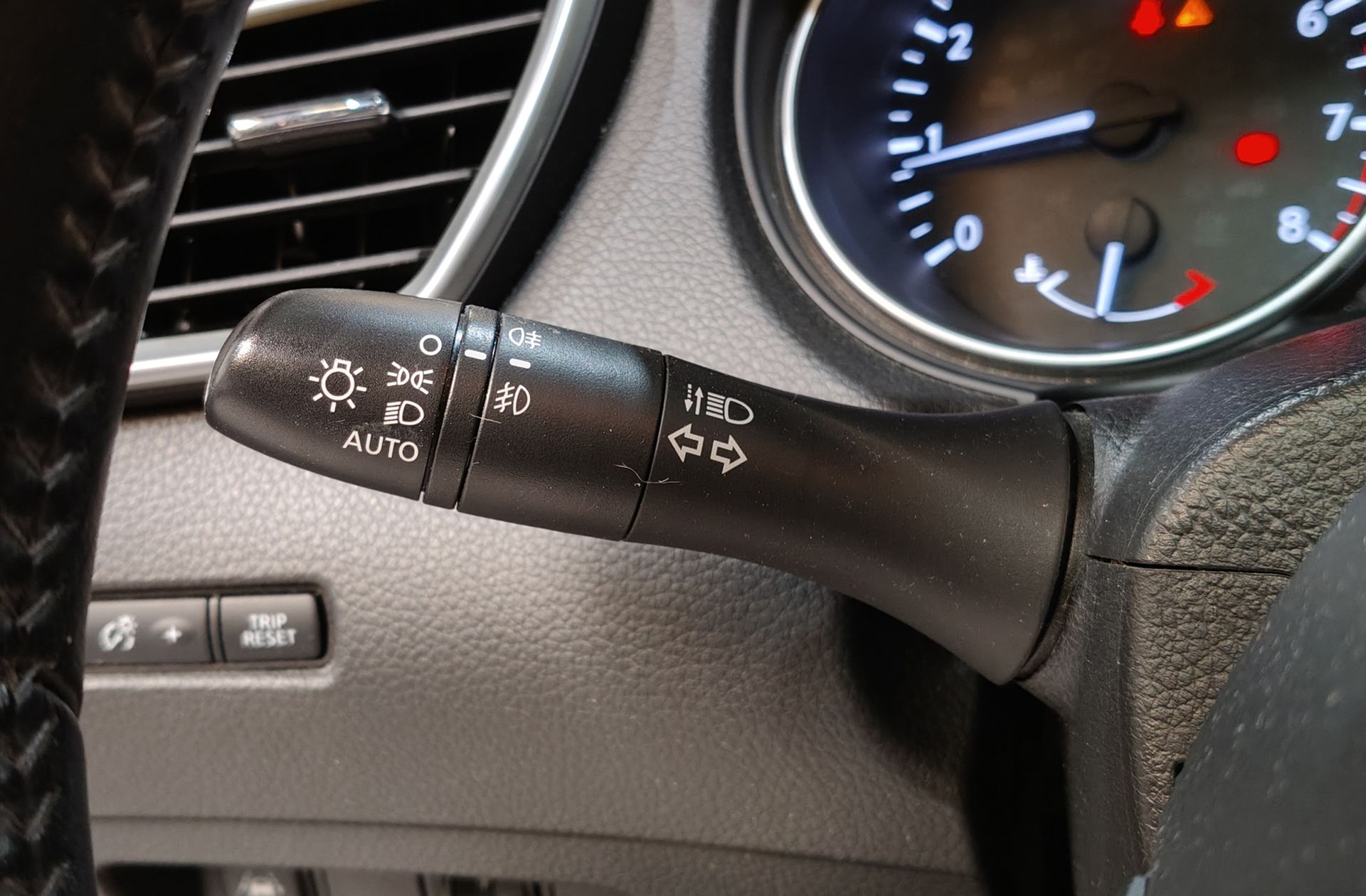 Nissan Qashqai DIG-T 115 N-Connecta 4x2 - foto 25