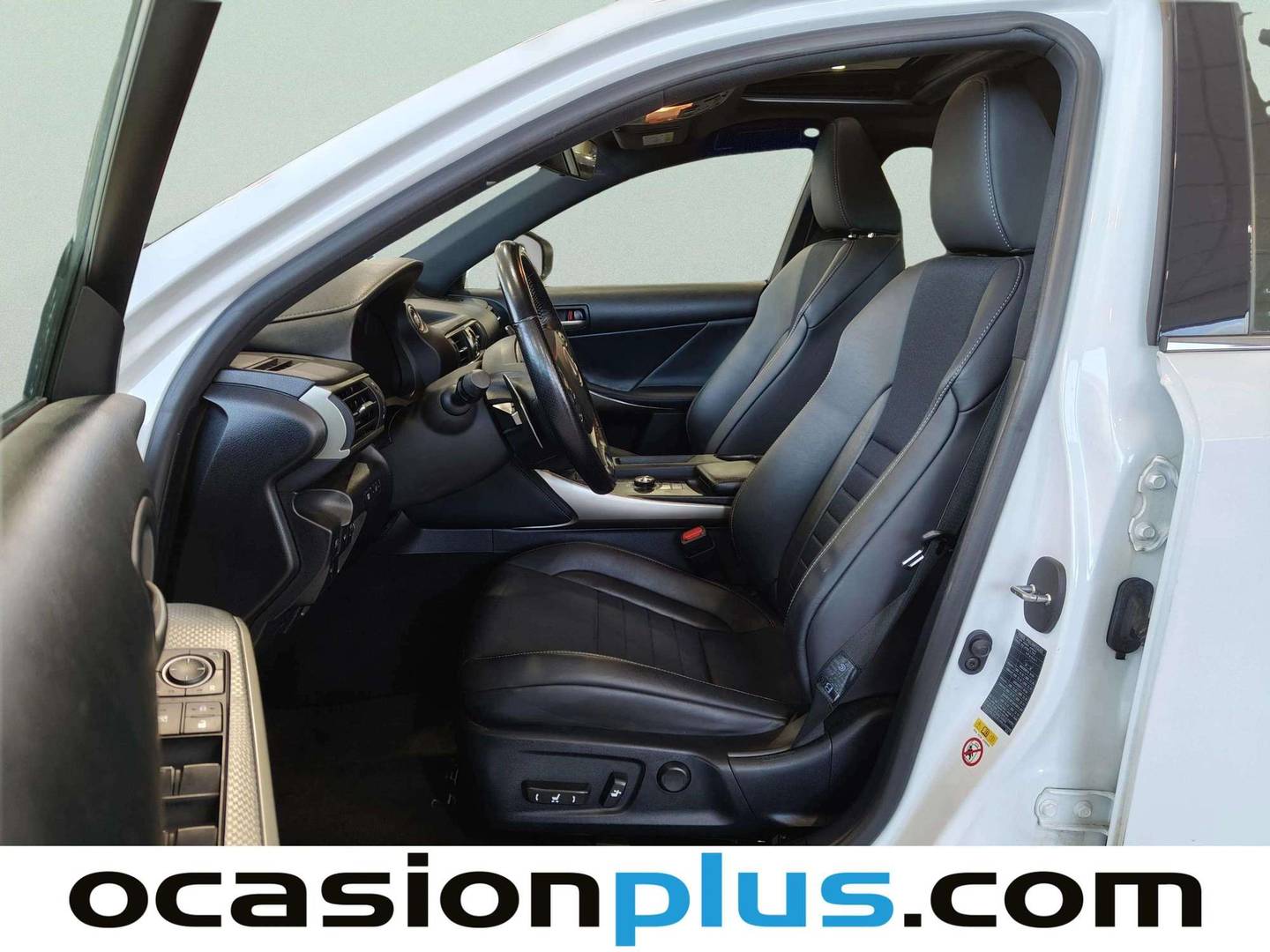 Foto asientos delanteros Lexus IS Lexus IS 300h F-Sport (223 CV)