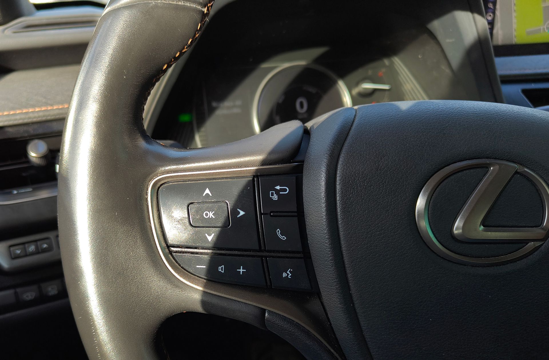 Lexus UX 250h Luxury - foto 32