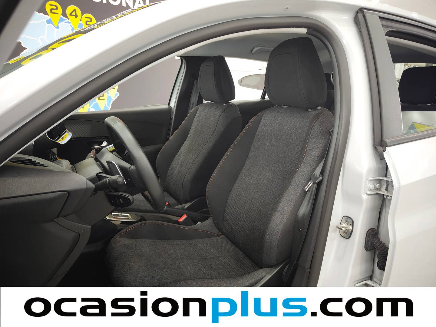 Foto asientos delanteros Peugeot 208 Peugeot 208 Style Hybrid 110 eDCS6 (110 CV)