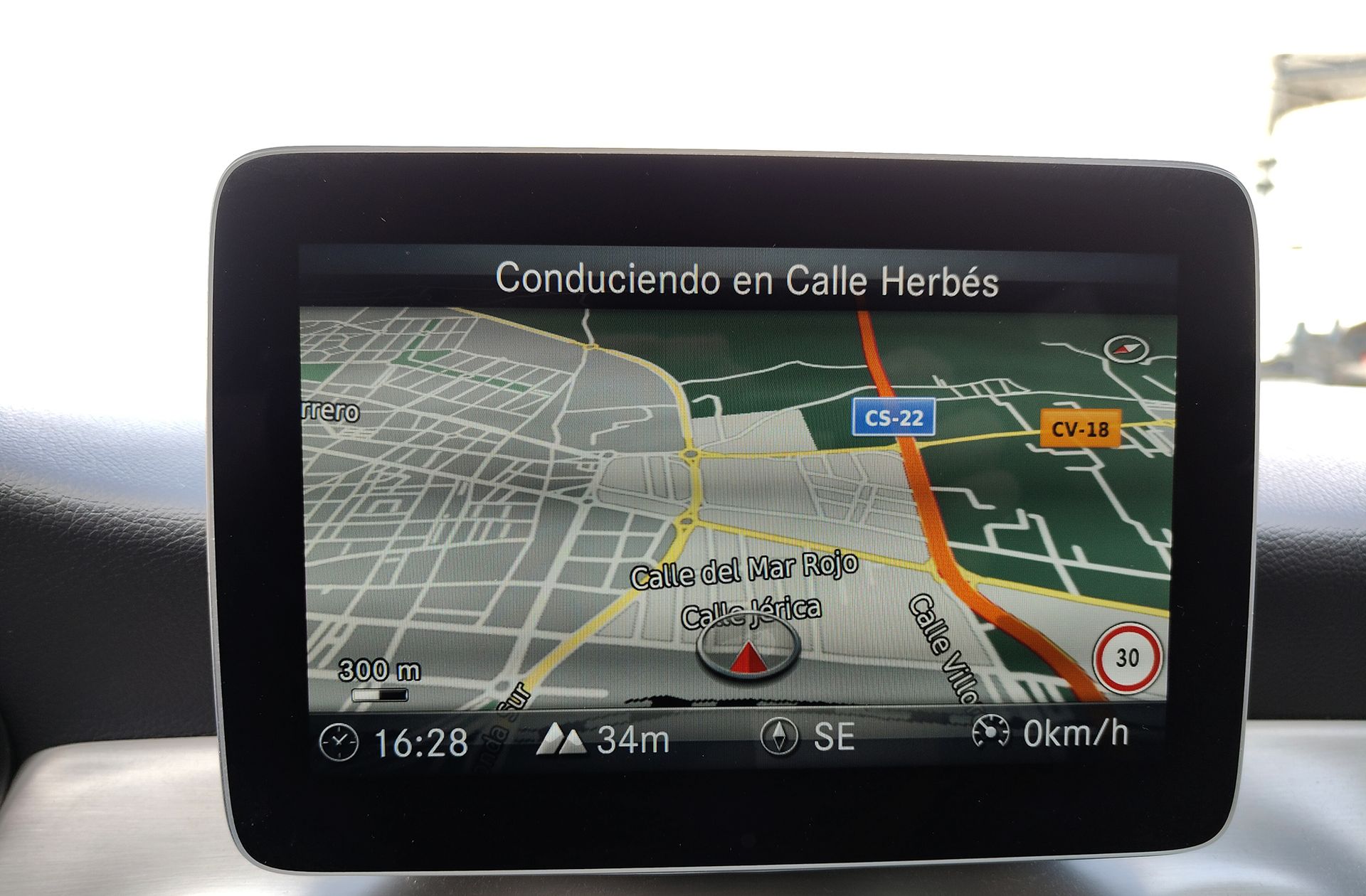 Mercedes-Benz GLA 200 d Pack AMG - foto 8