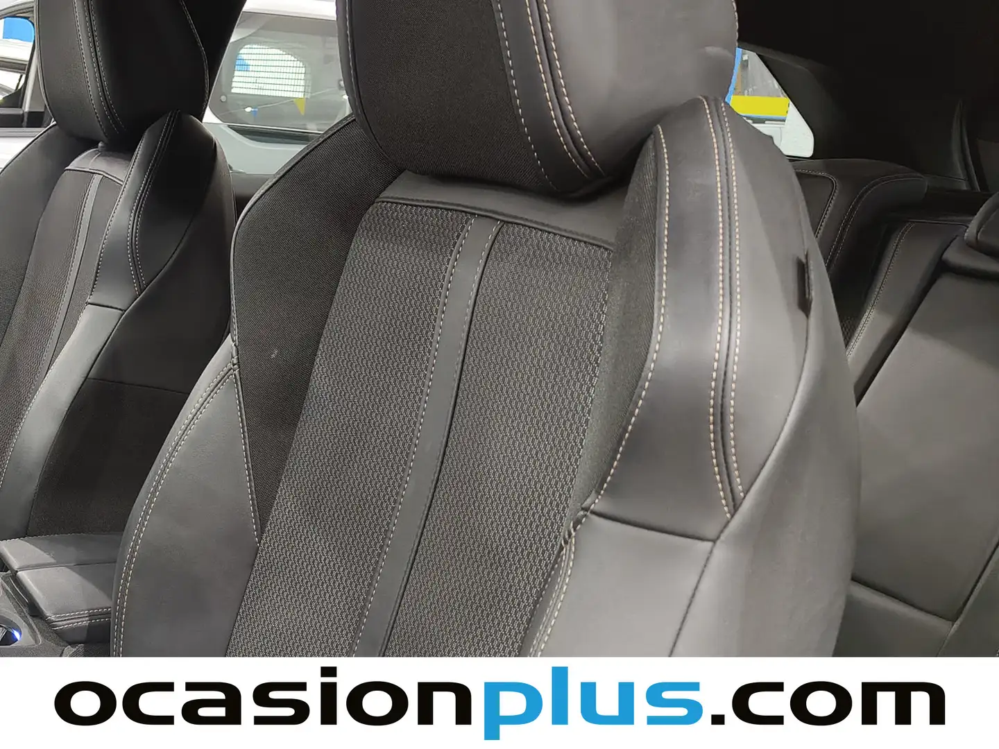 Foto Peugeot 3008 Peugeot 3008 PureTech 130 S&S GT EAT8 (130 CV)