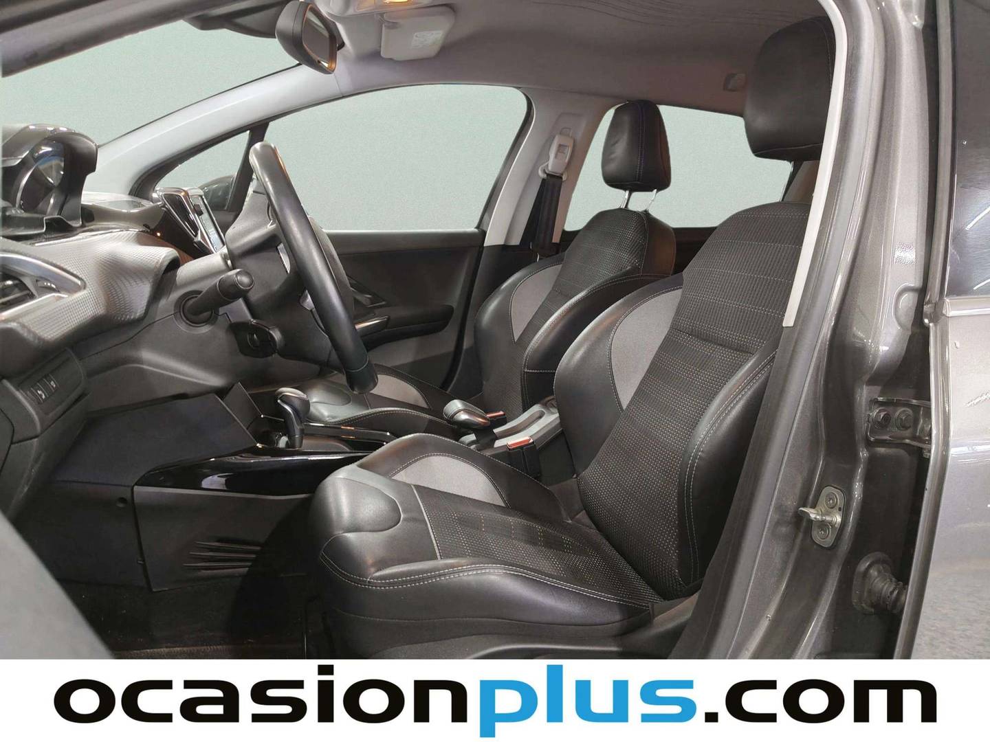 Foto asientos delanteros Peugeot 2008 Peugeot 2008 PureTech 110 S&S Allure EAT6 (110 CV)