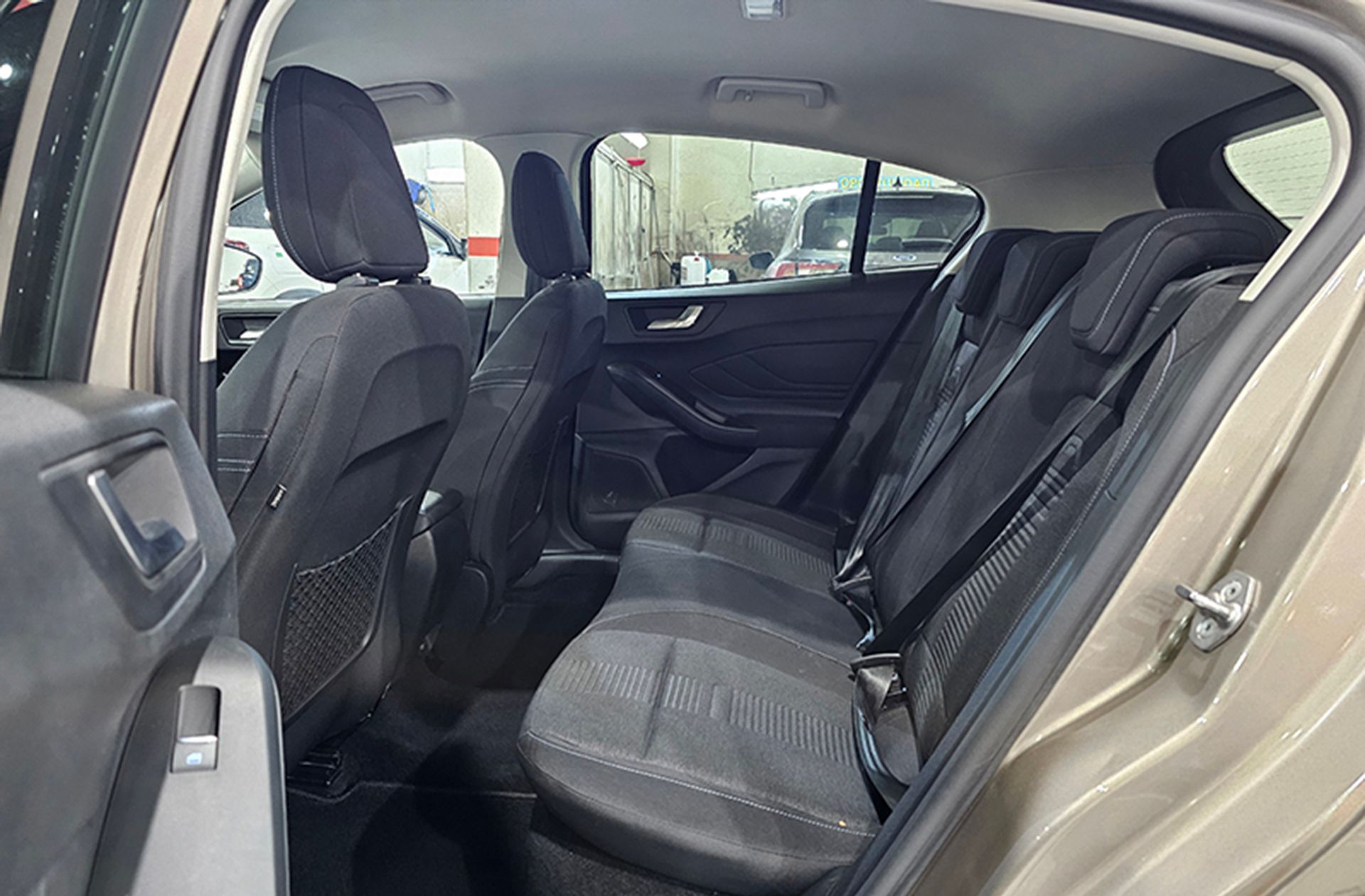 Ford Focus 1.0 EcoBoost Active - foto 12