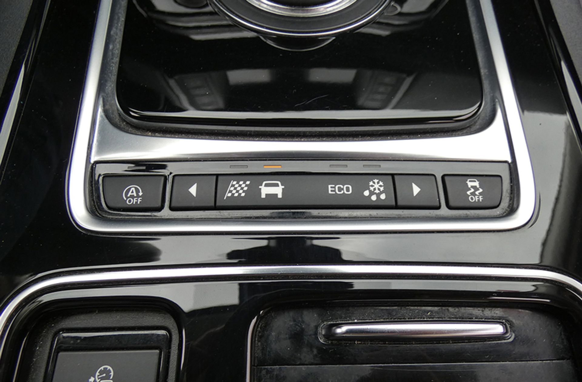 Jaguar XE 2.0 Diesel Pure RWD - foto 29