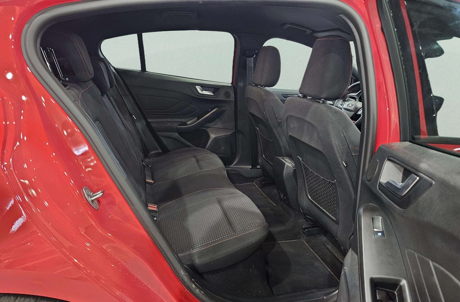Ford Focus 1.0 EcoBoost MHEV ST-Line - foto 21