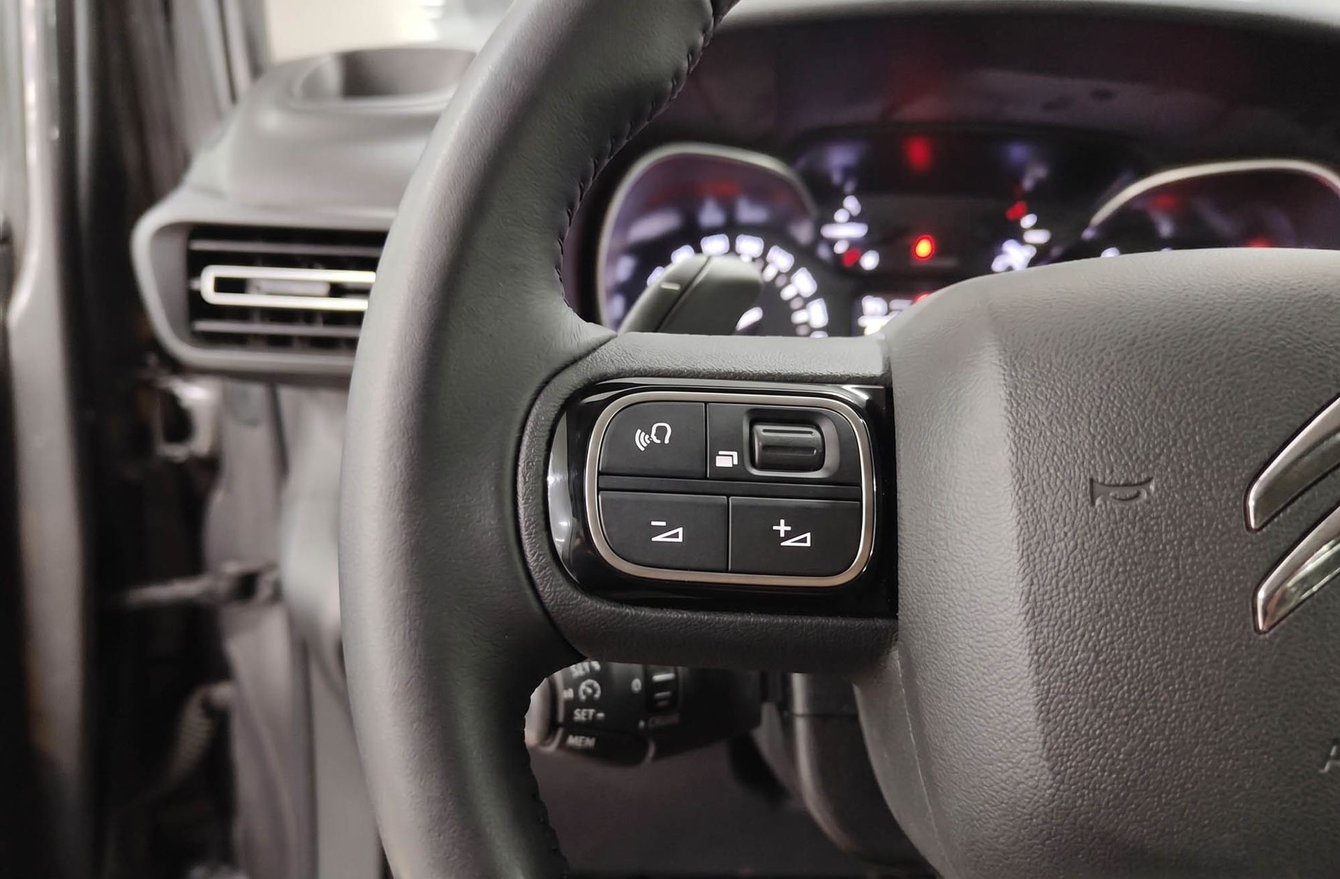 Citroën Berlingo BlueHDi 130 Talla XL Shine EAT8 7 plazas - foto 28