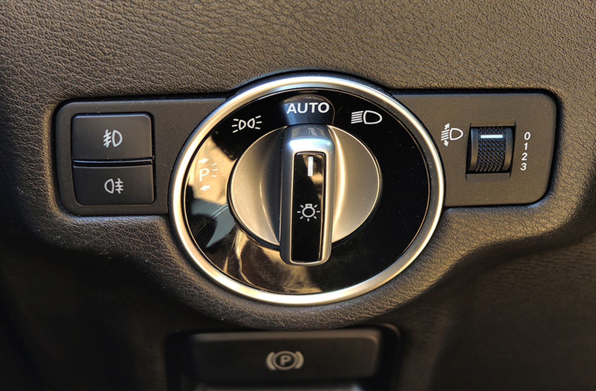 Infiniti Q30 2.2D Premium 7DCT - foto 24