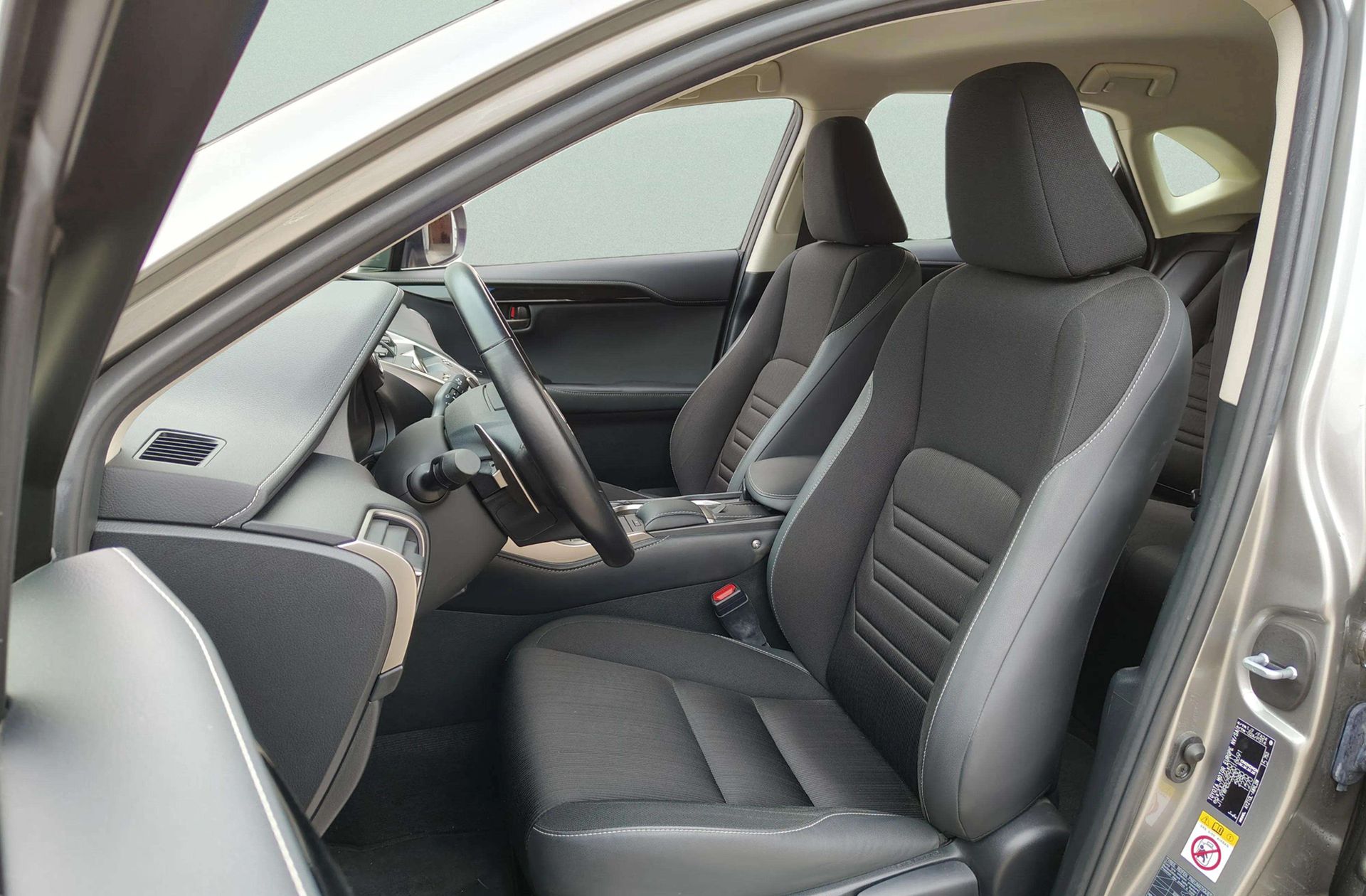 Lexus NX 300h Business Navigation 2WD - foto 10