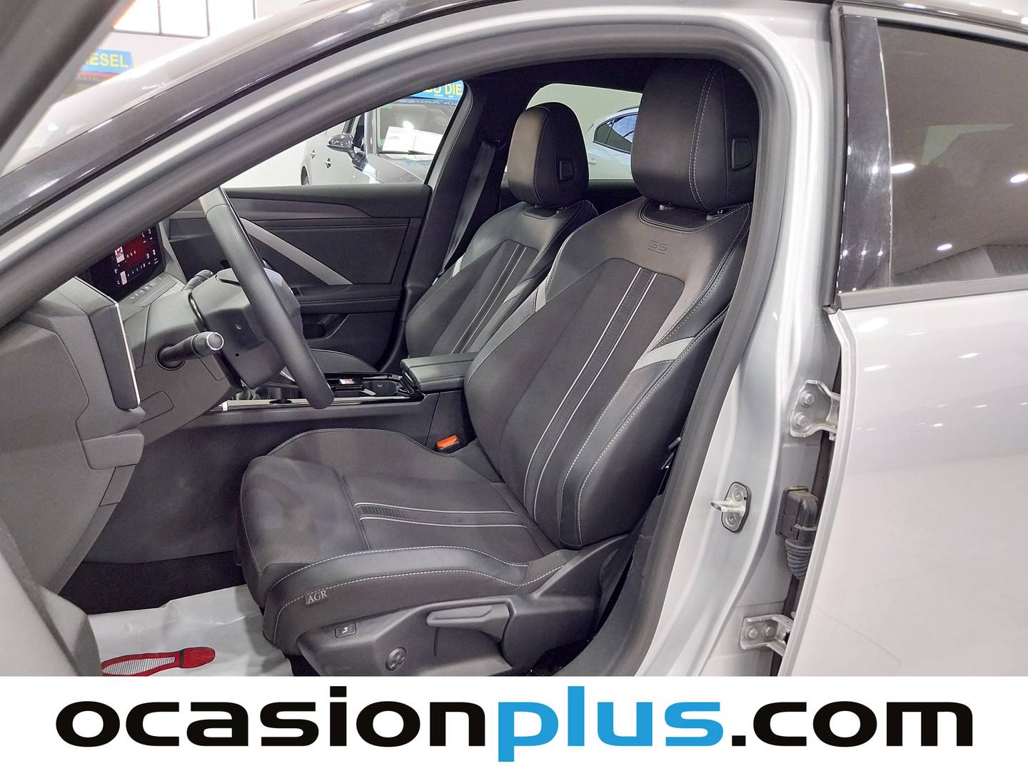 Foto asientos delanteros Opel Astra Opel Astra 1.2 Turbo XHT GS (130 CV)