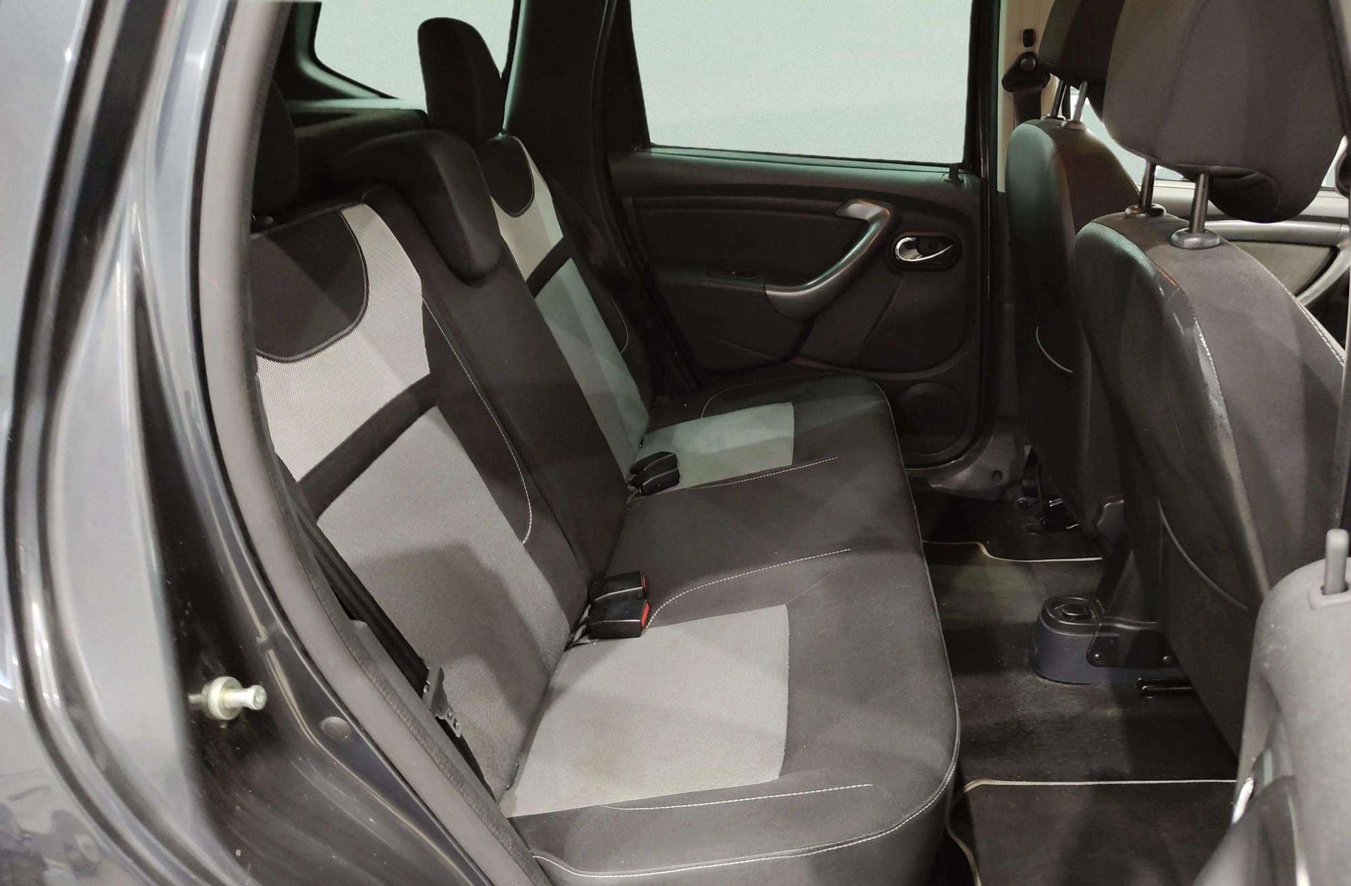 Dacia Duster Laureate dCi - foto 14