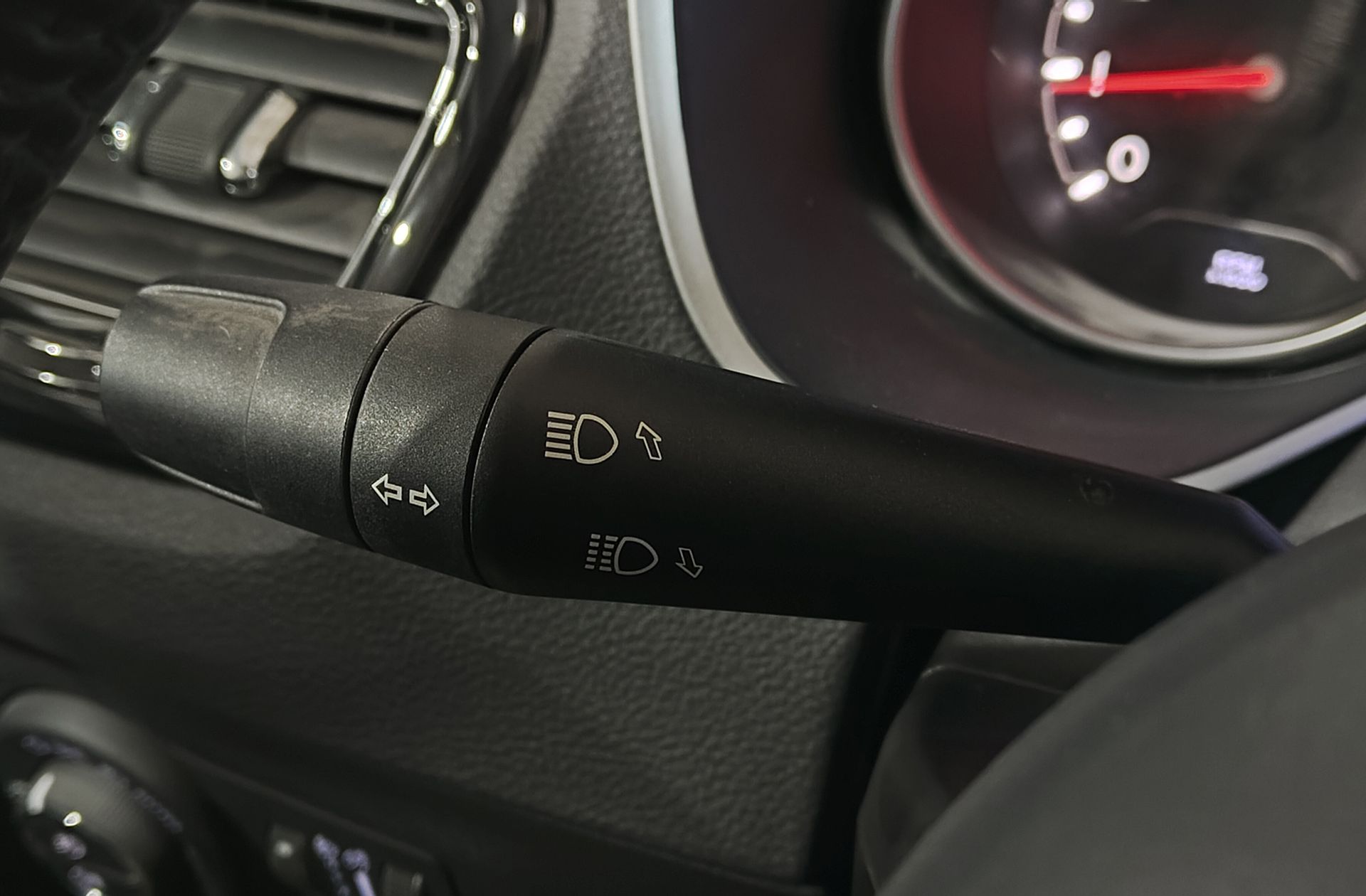 Jeep Compass 1.4 MultiAir Night Eagle 4x2 - foto 25