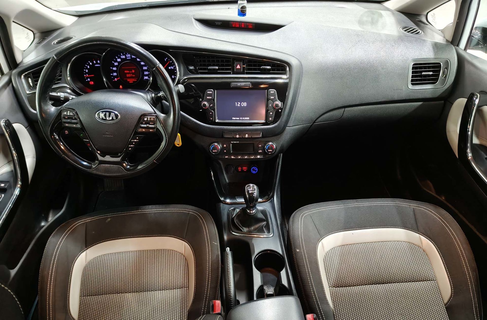 Kia Ceed 1.6 CRDi VGT x-Tech17 - foto 6