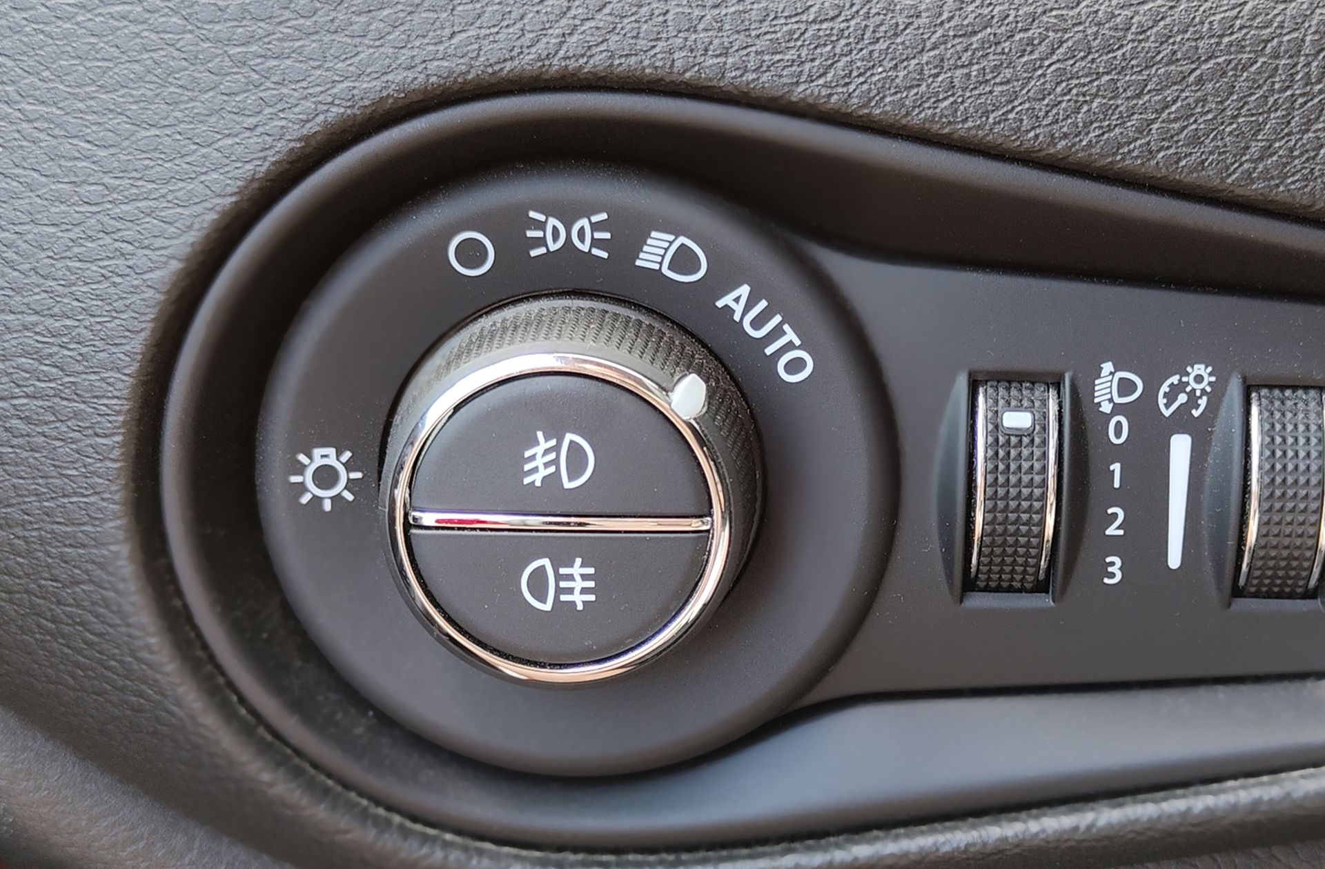 Jeep Renegade eHybrid 1.5 Limited ATX - foto 21