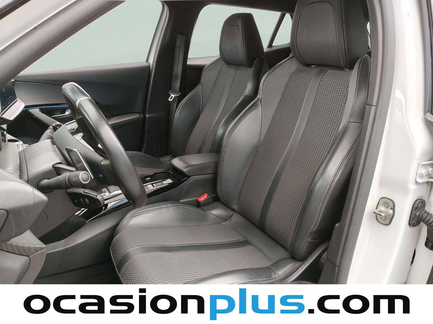 Foto asientos delanteros Peugeot 2008 Peugeot 2008 PureTech 130 S&S GT EAT8 (130 CV)