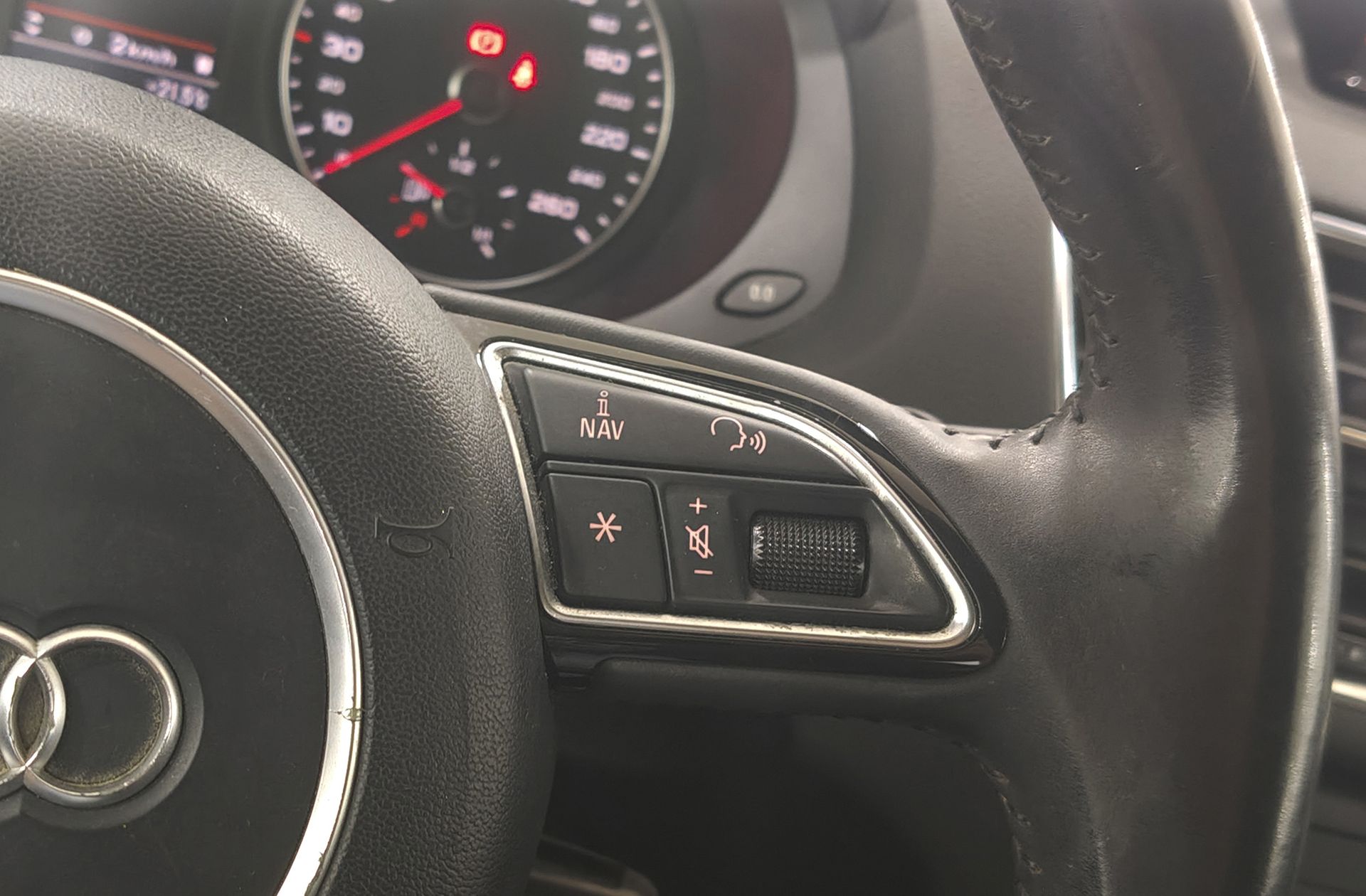 Audi Q3 Advanced 2.0 TDI - foto 24