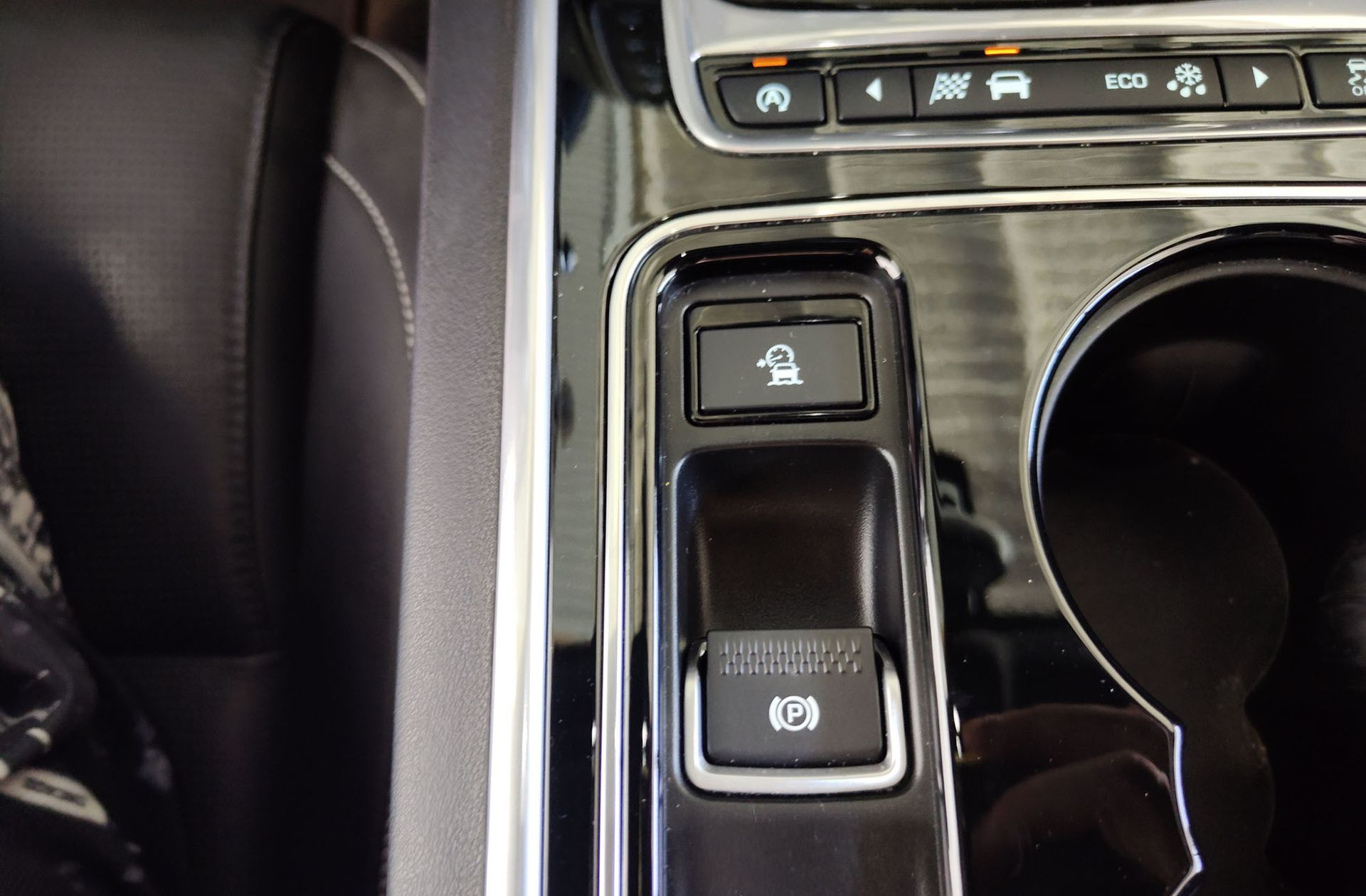 Jaguar XE 2.0 Diesel R-Sport RWD - foto 28
