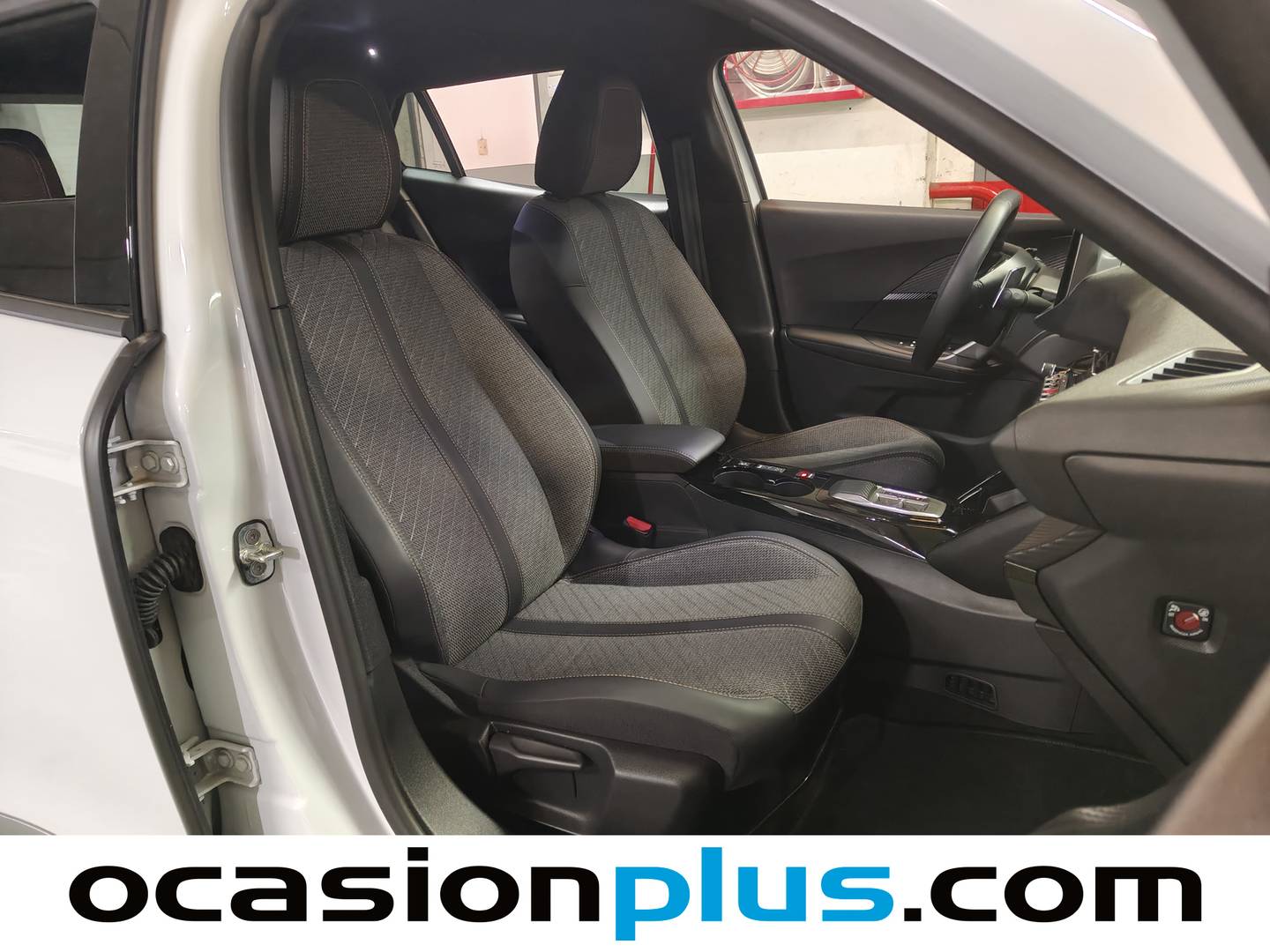 Foto Peugeot 2008 Peugeot 2008 Allure Hybrid eDCS6 (136 CV)