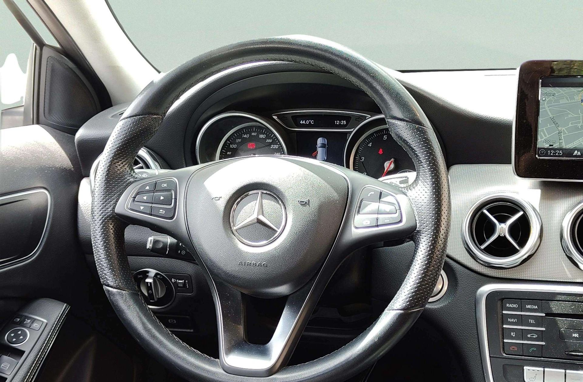 Mercedes-Benz GLA 180 - foto 29