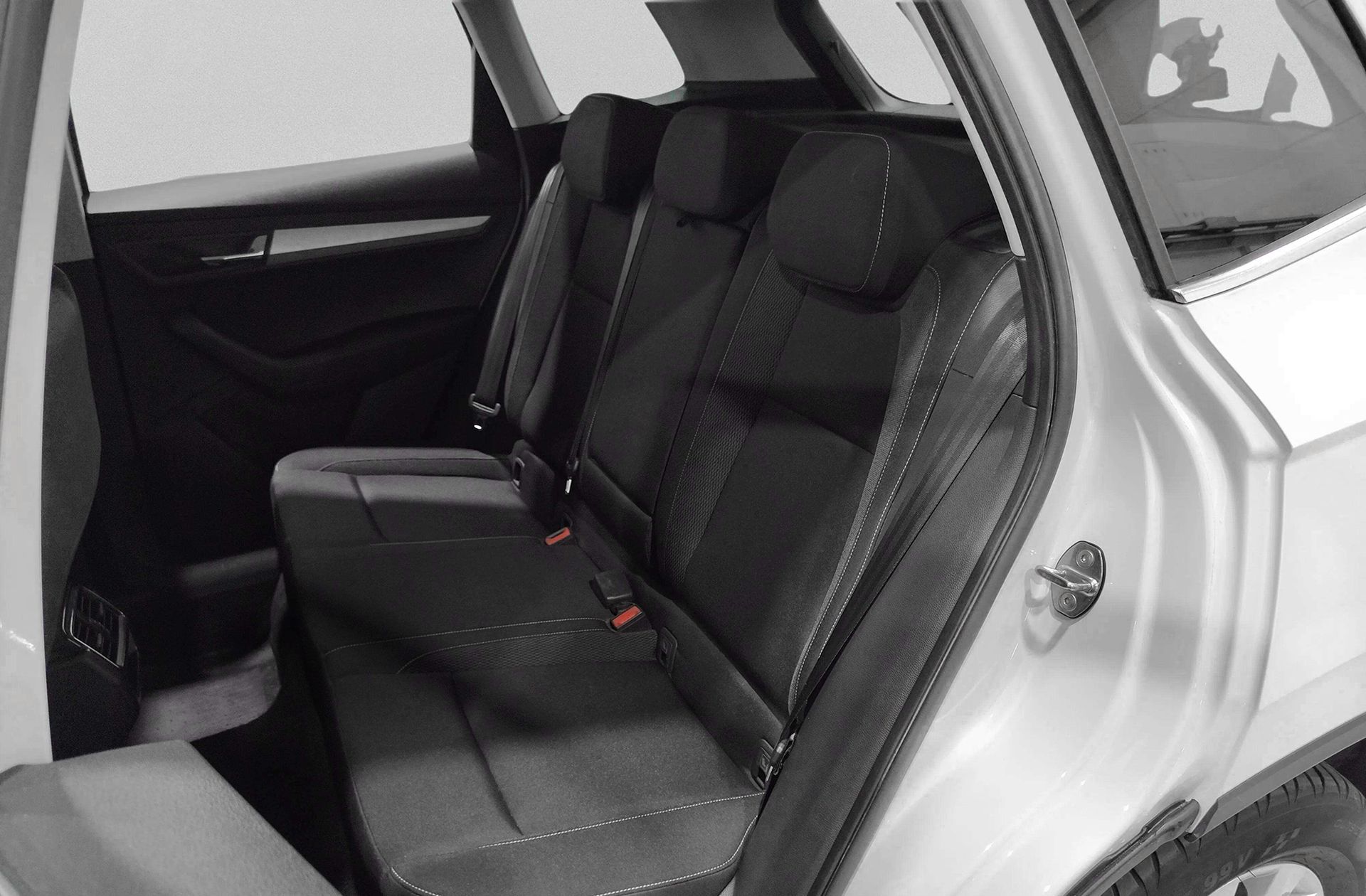 Škoda Karoq 2.0 TDI Ambition 4x4 DSG - foto 13