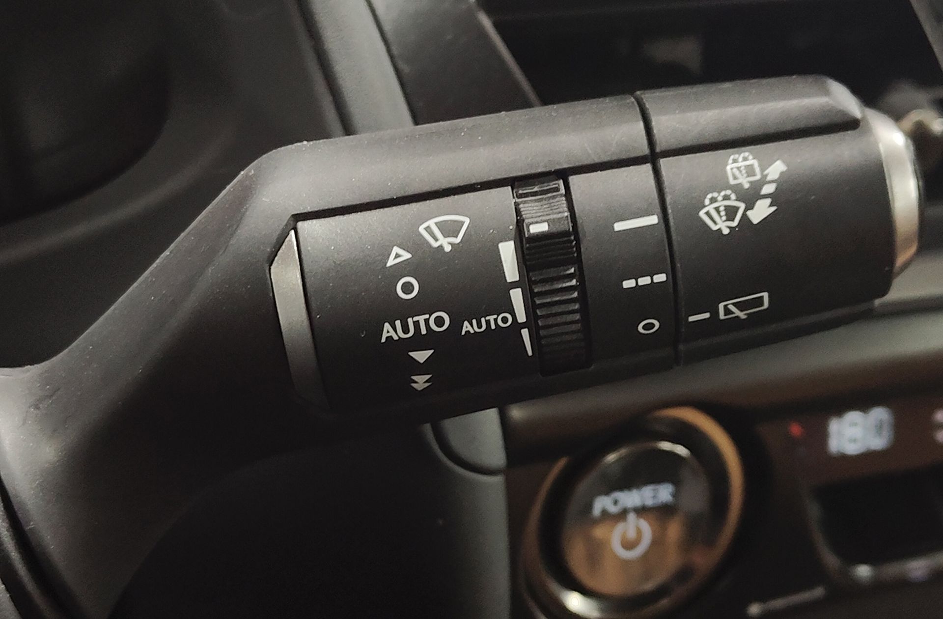 Lexus UX 300h Plus - foto 27