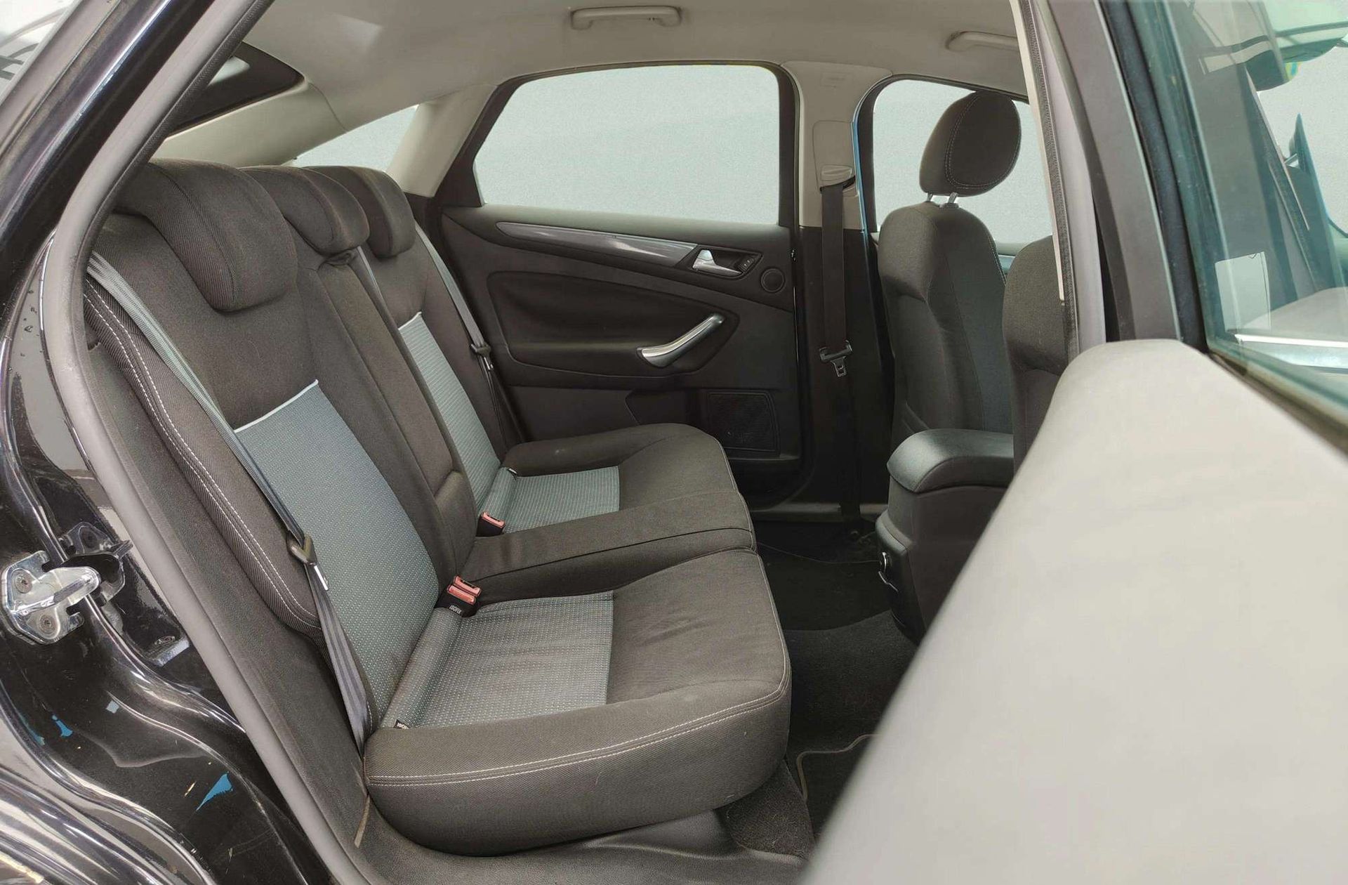 Ford Mondeo 2.0 TDCi Limited Edition - foto 15