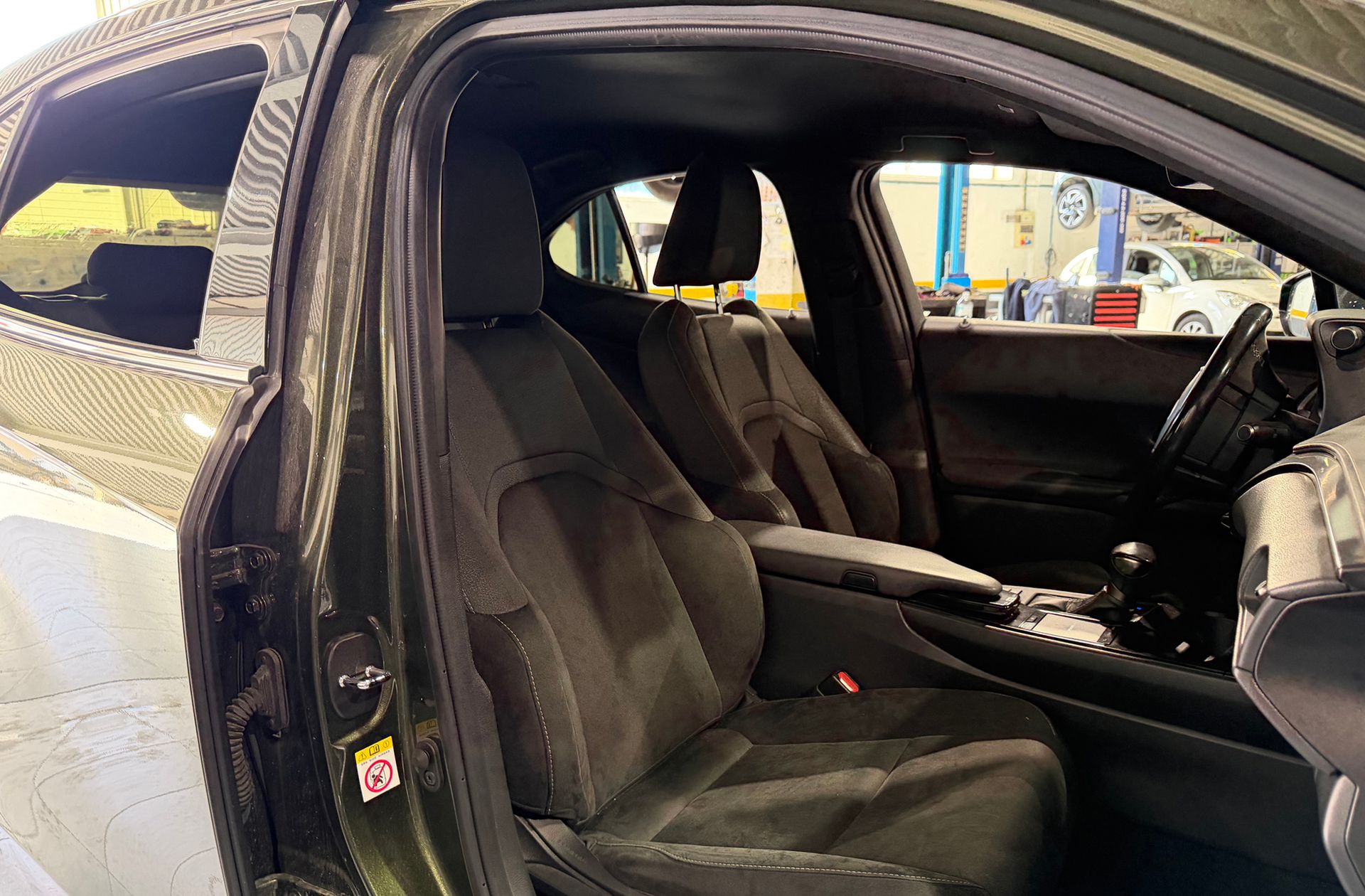 Lexus UX 250h Business Navigation 2WD - foto 19