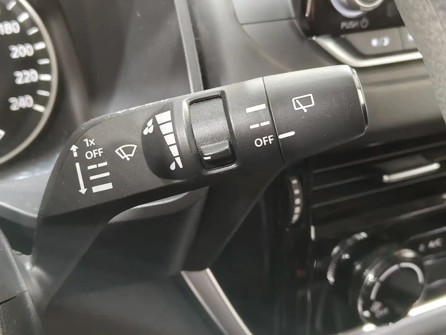 Foto Nissan QASHQAI Nissan Qashqai DIG-T 140 mHEV Visia (140 CV)