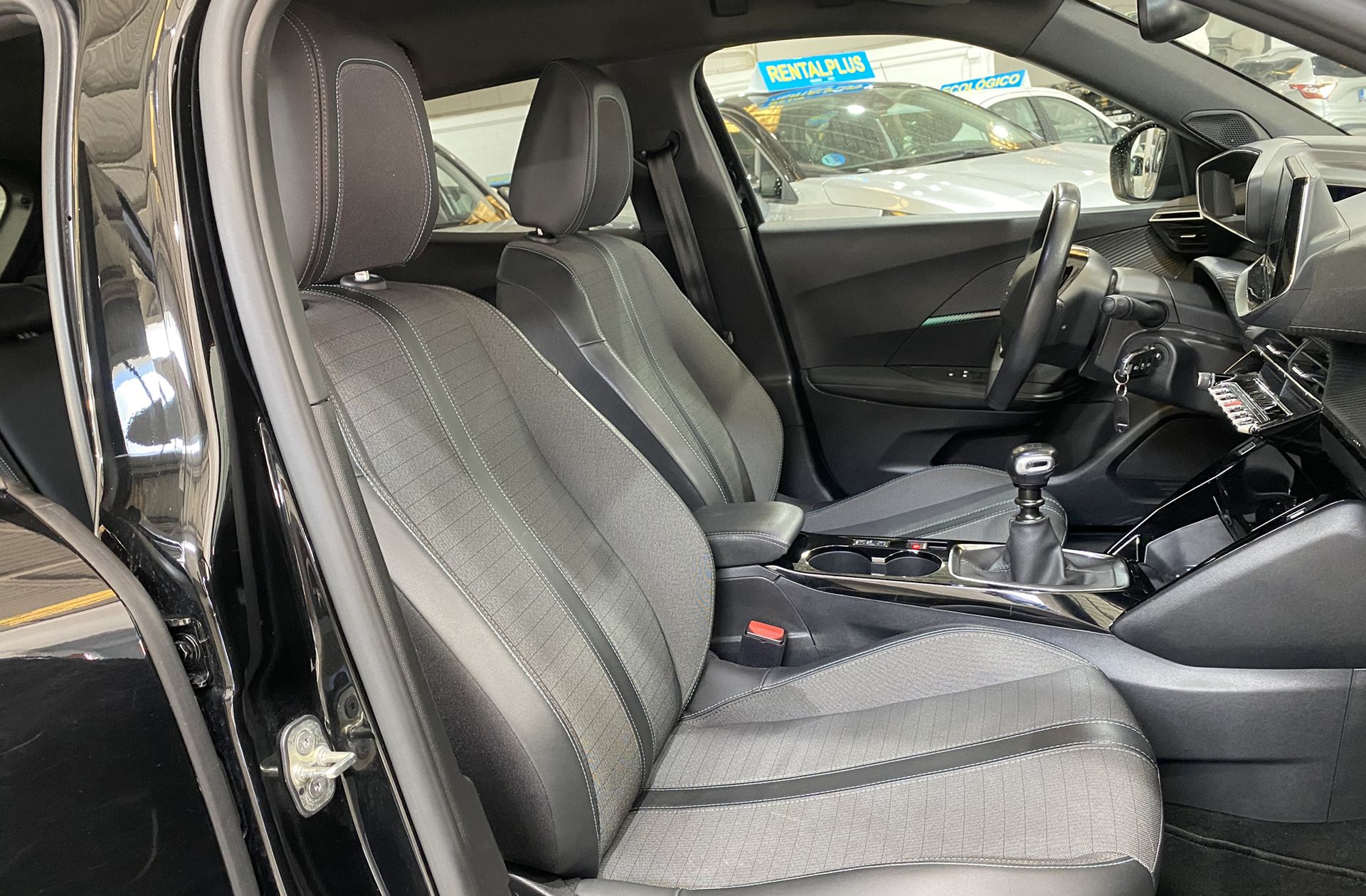 Peugeot 2008 PureTech 130 Allure Pack - foto 18