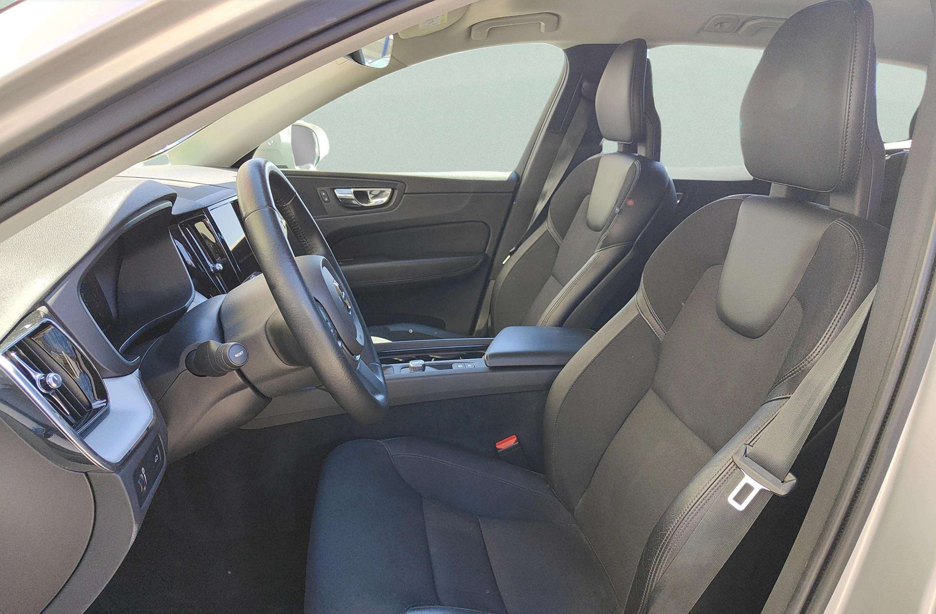 Volvo XC60 B4 Momentum AWD - foto 10