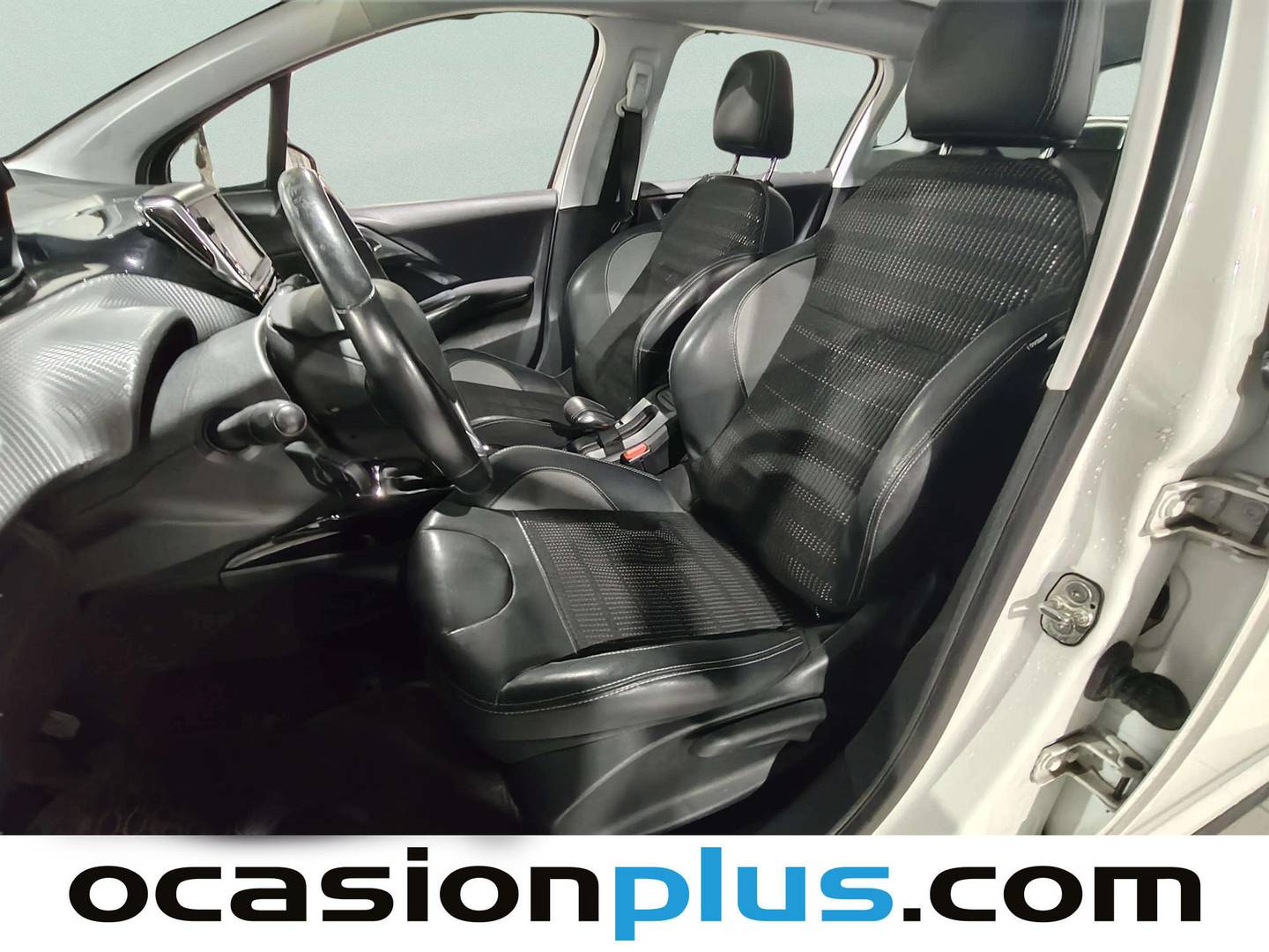 Foto Peugeot 2008 Peugeot 2008 BlueHDi 120 S&S Allure 88 kW (120 CV)