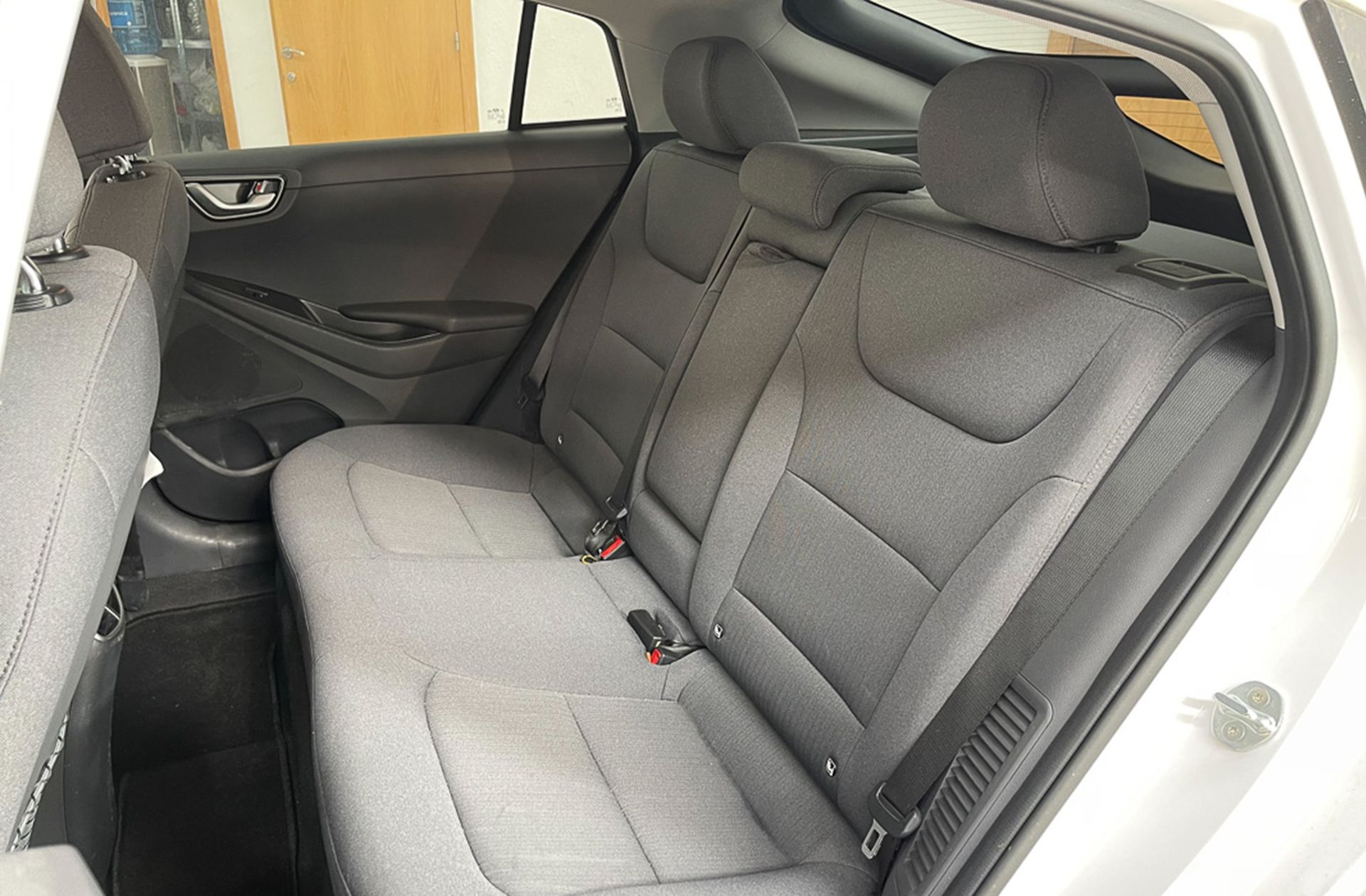 Hyundai Ioniq 1.6 GDI PHEV Klass DCT - foto 11