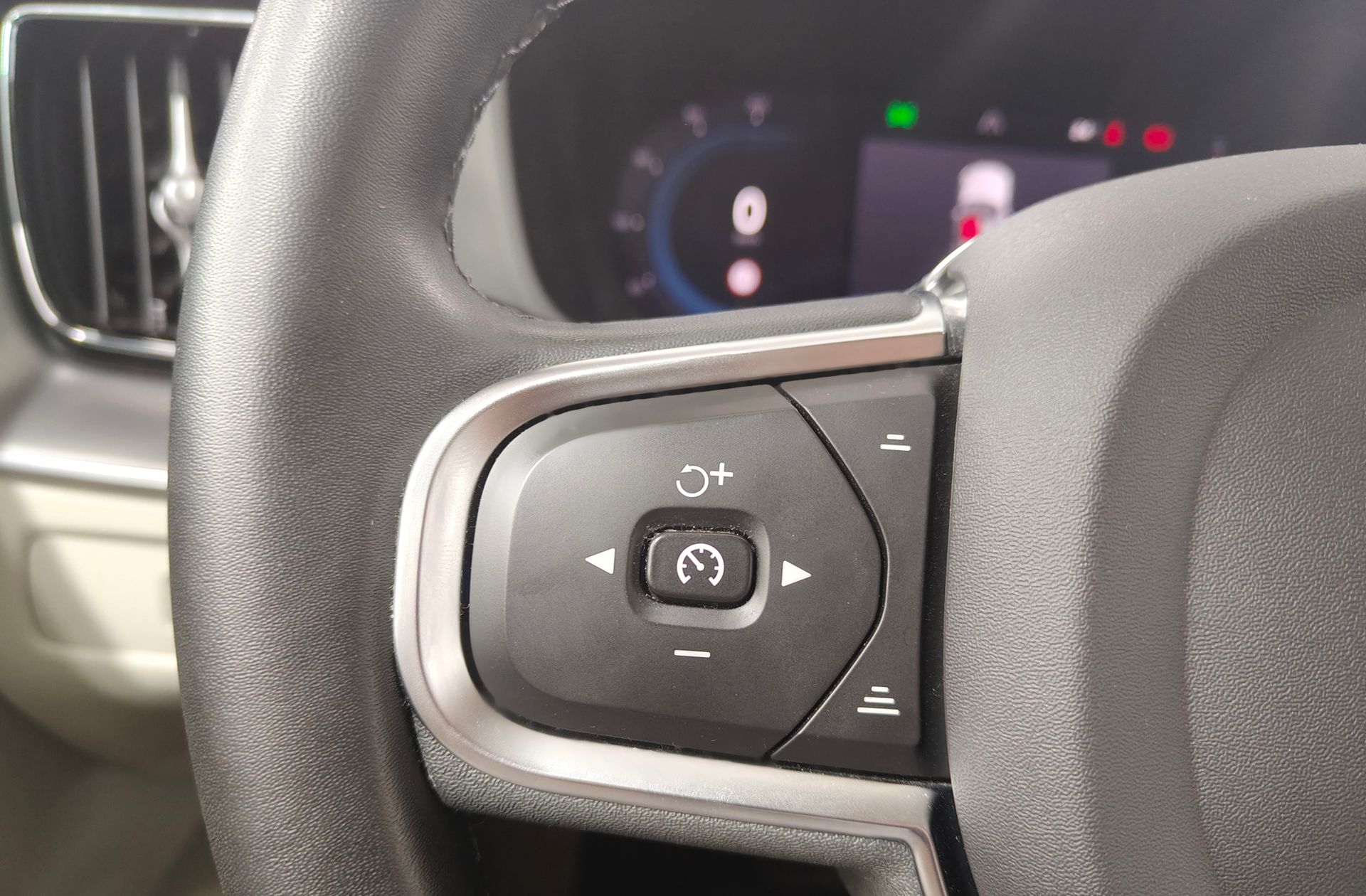 Volvo XC60 B4 D Core - foto 35