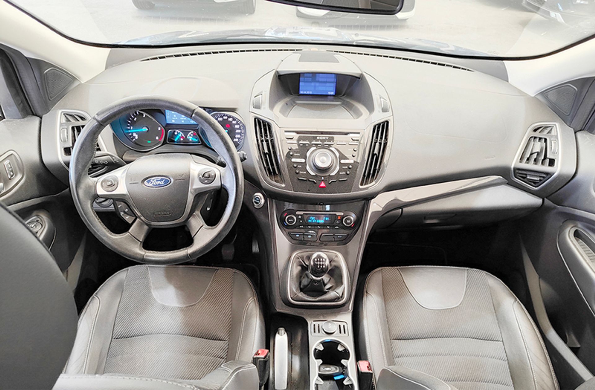 Ford Kuga 2.0 TDCi Titanium 4x4 - foto 6