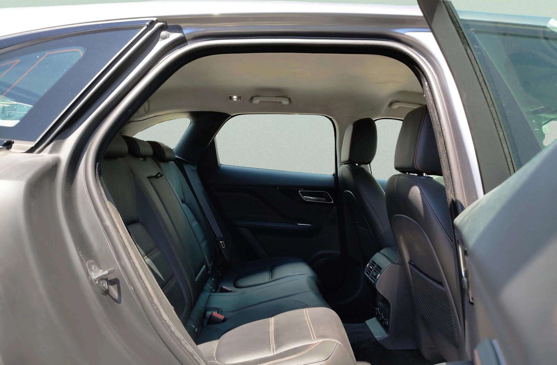 Jaguar F-Pace 2.0L i4D Prestige AWD - foto 20