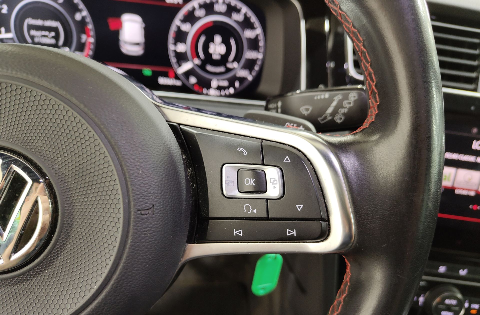 Volkswagen Golf GTI 2.0 TSI DSG - foto 29