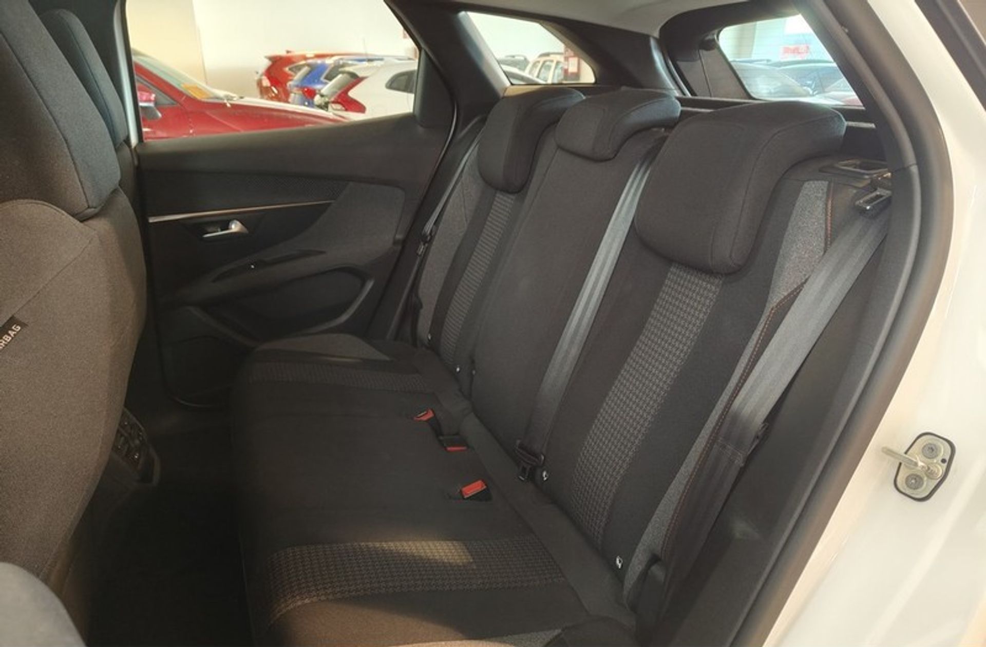 Peugeot 3008 PureTech 130 Active - foto 11