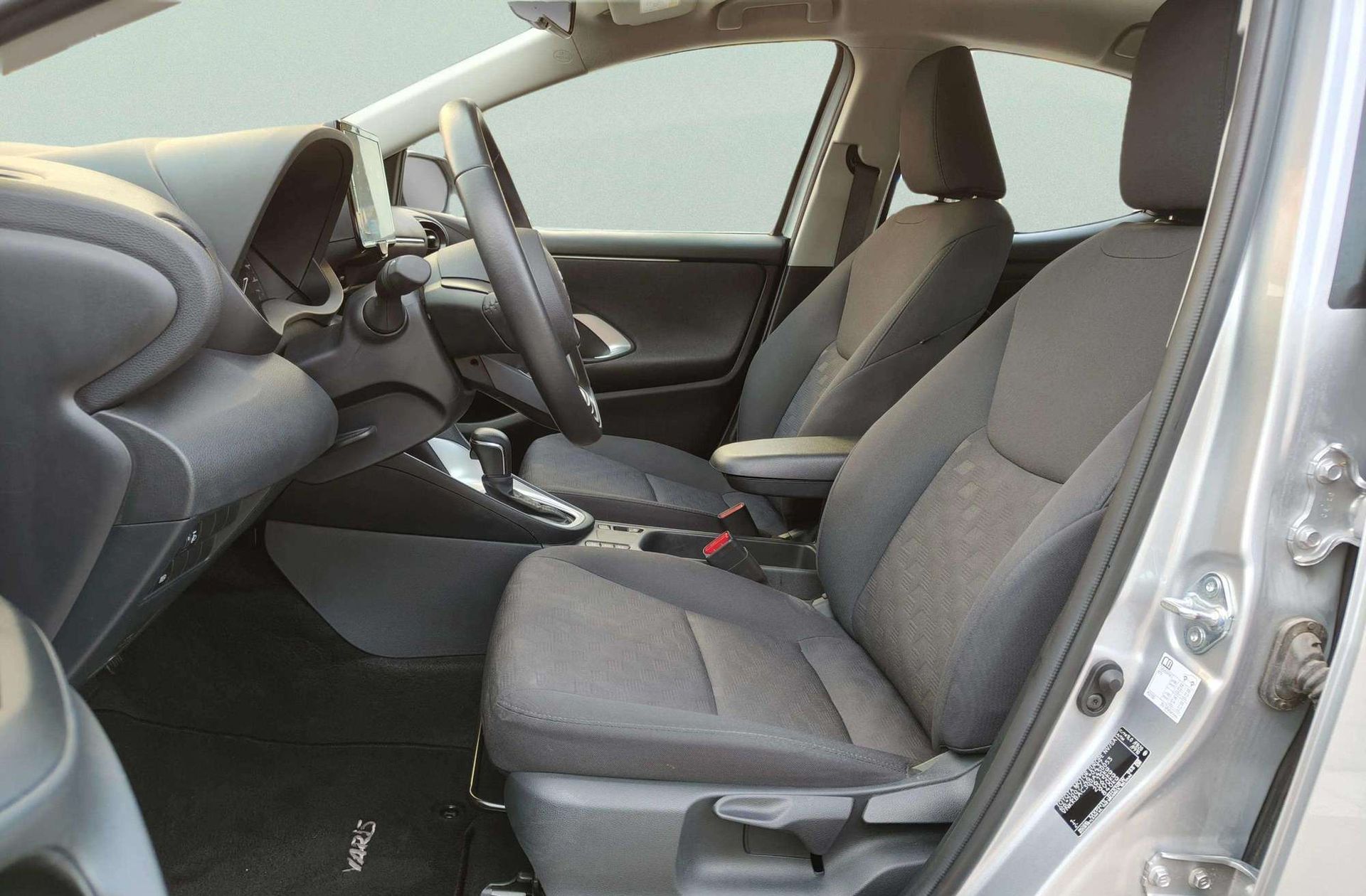 Toyota Yaris 120H Active Plus - foto 11
