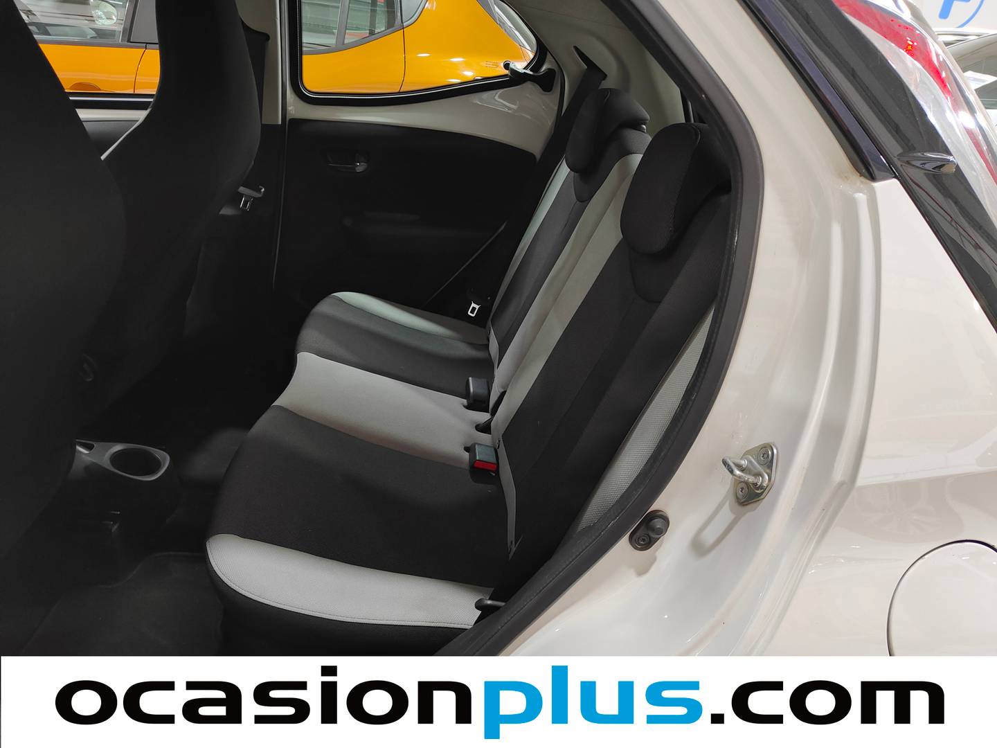 Foto asientos traseros Toyota Aygo Toyota Aygo 1.0 70 X-Play  (69 CV)