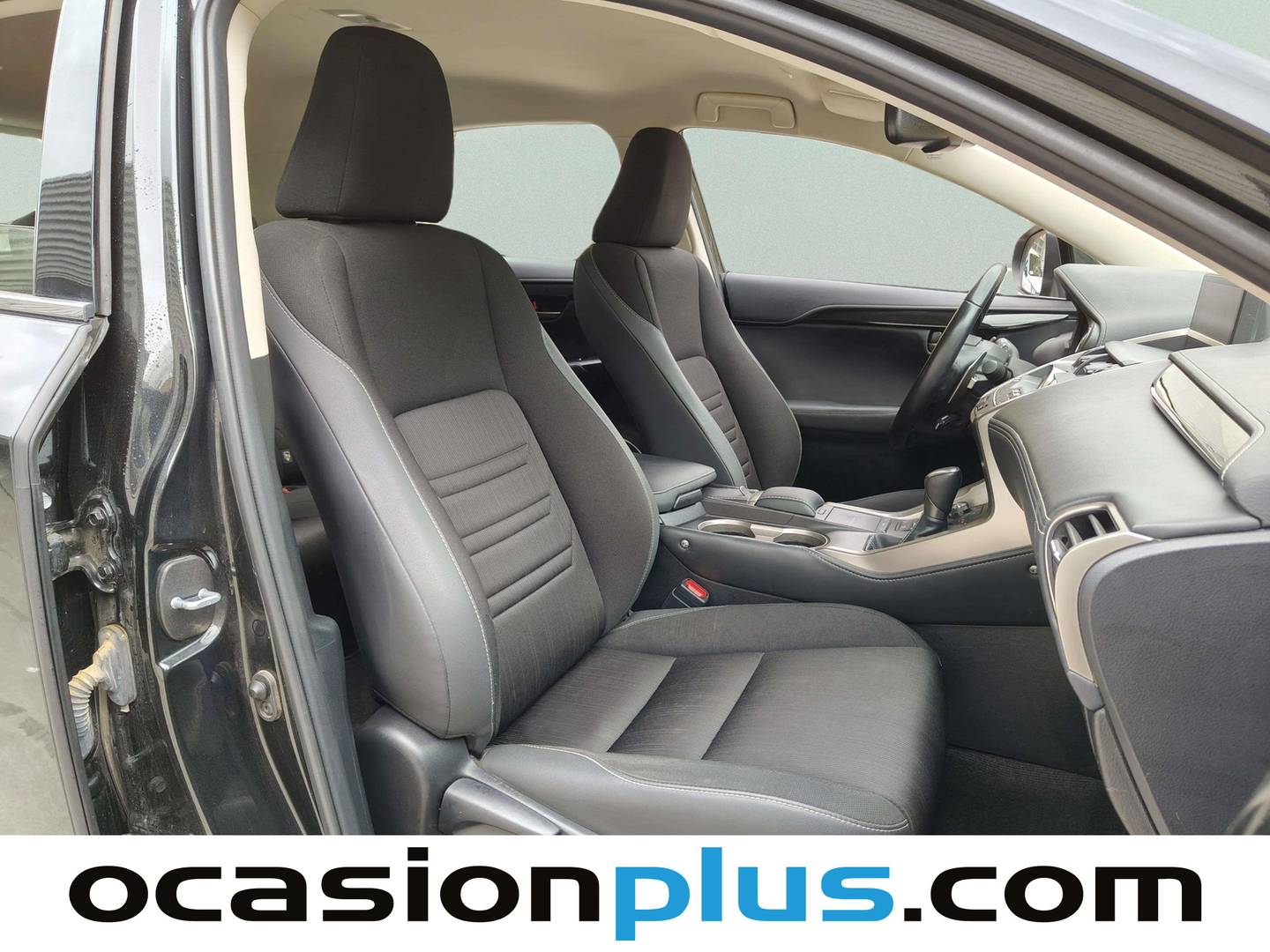 Foto Lexus NX Lexus NX 300h Business 2WD (197 CV)