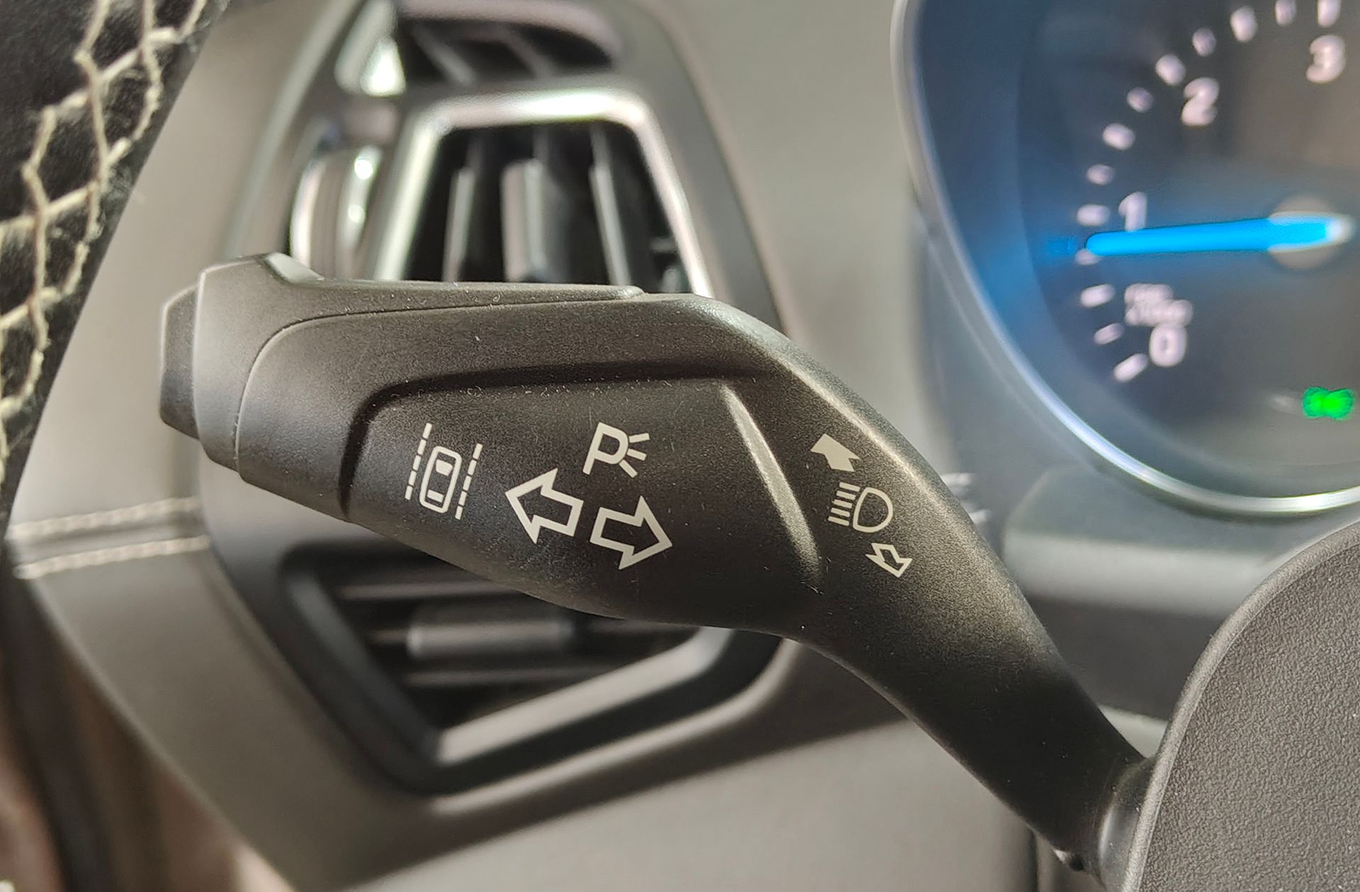 Ford Kuga 2.0 TDCi Vignale 4x4 Powershift - foto 29