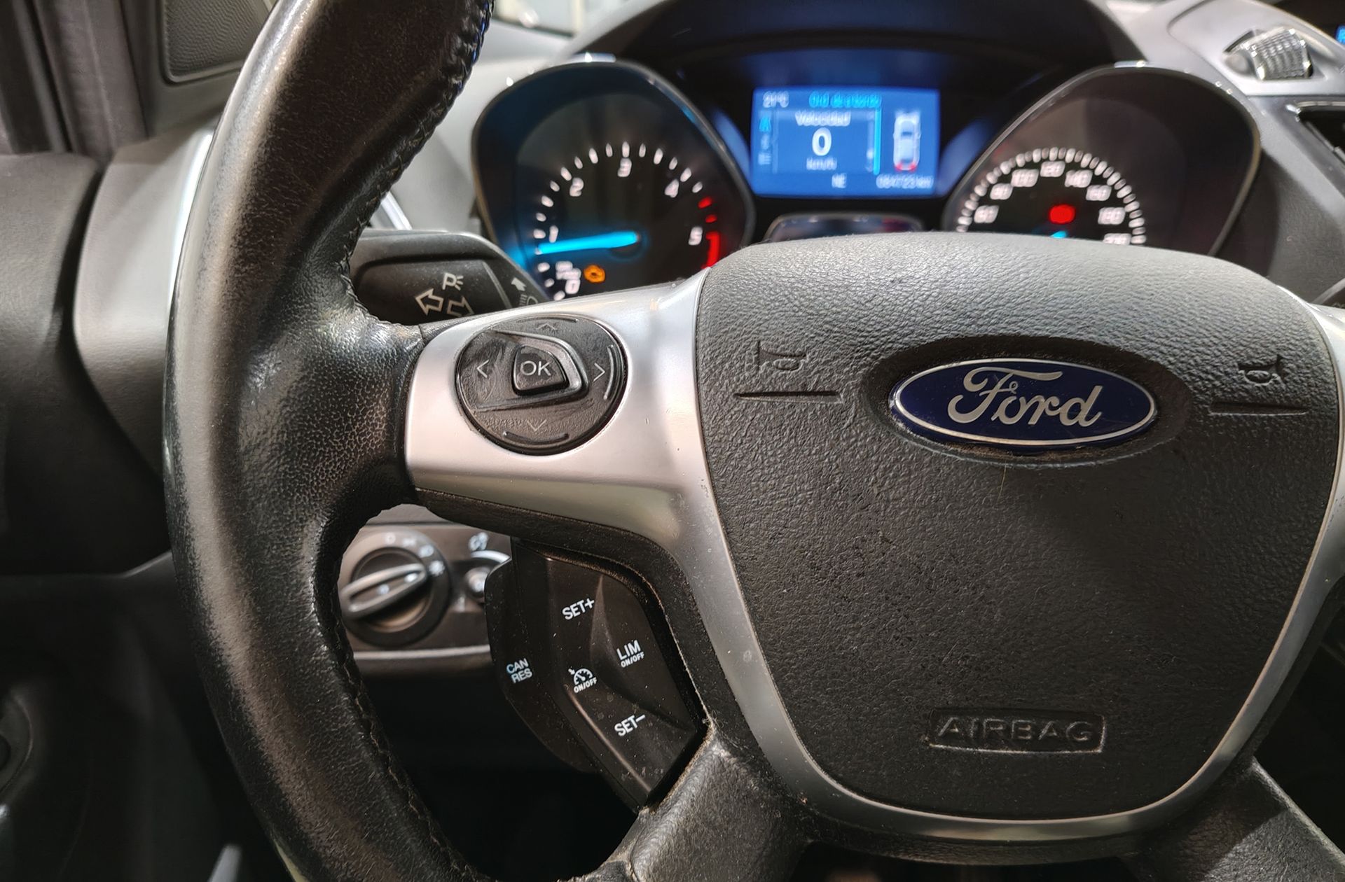 Ford Kuga 2.0 TDCi Titanium 4x2 - foto 23