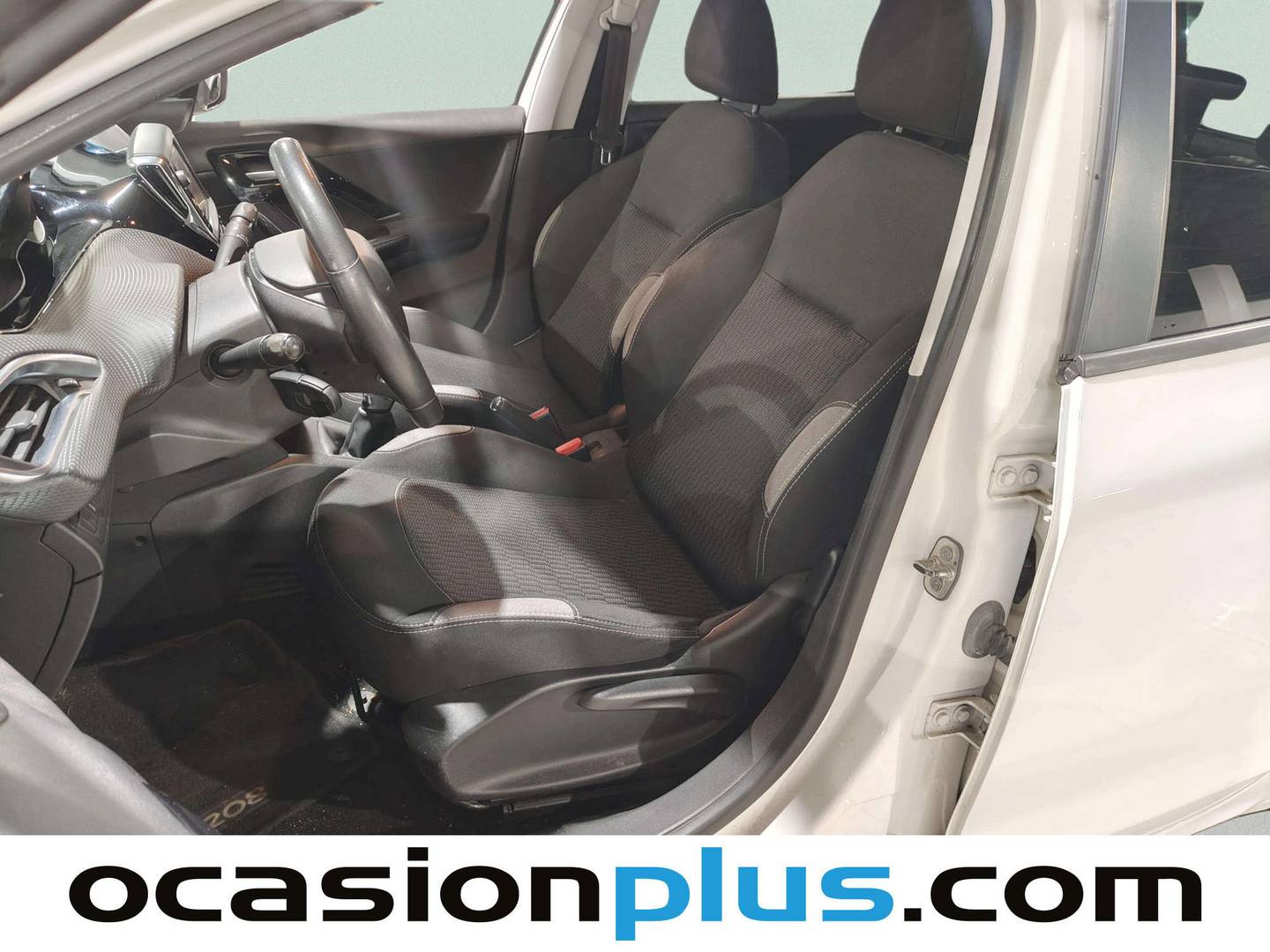 Foto asientos delanteros Peugeot 208 Peugeot 208 1.6 BlueHDi Style (100 CV)