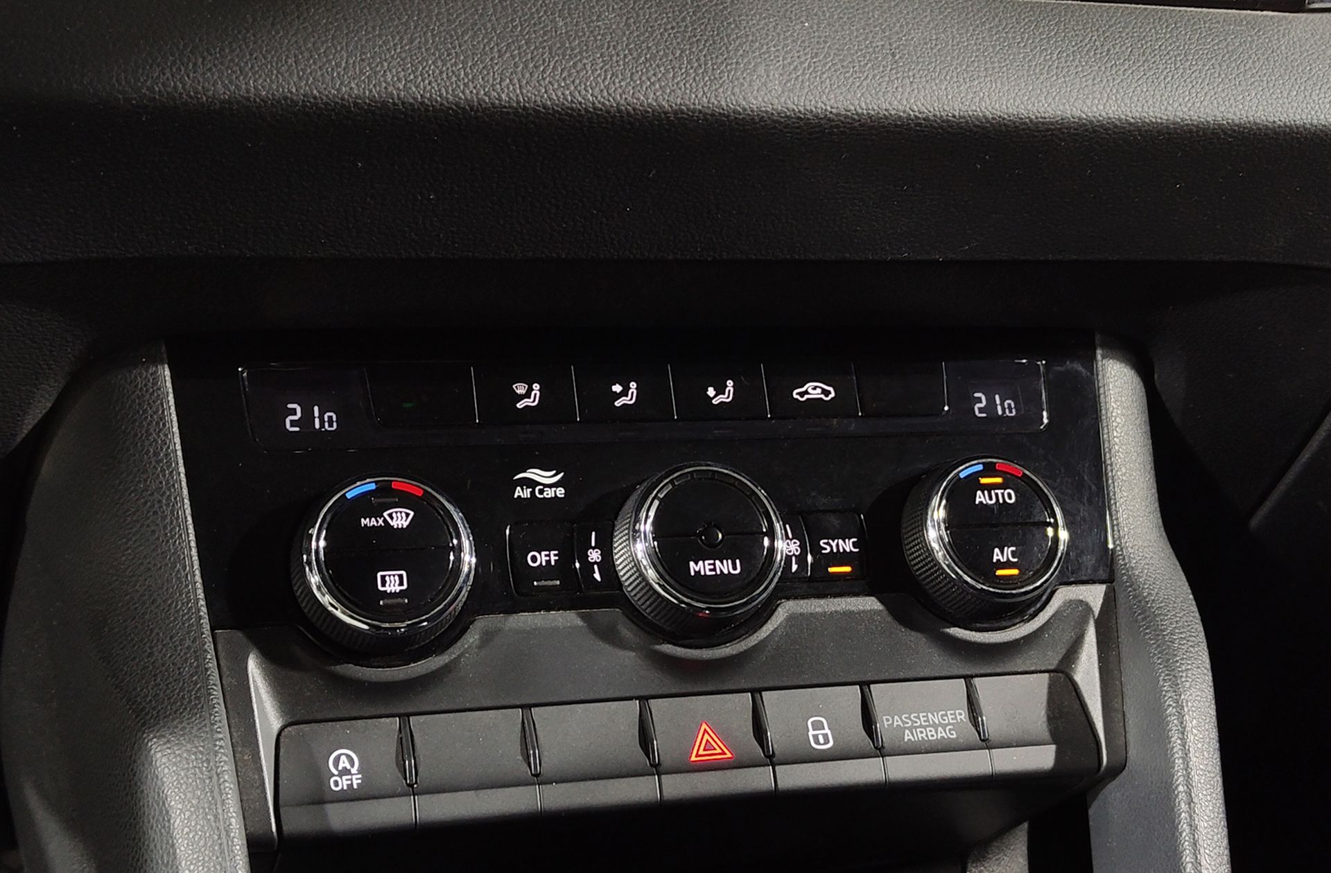 Škoda Karoq 2.0 TDI Ambition 4x4 DSG - foto 27