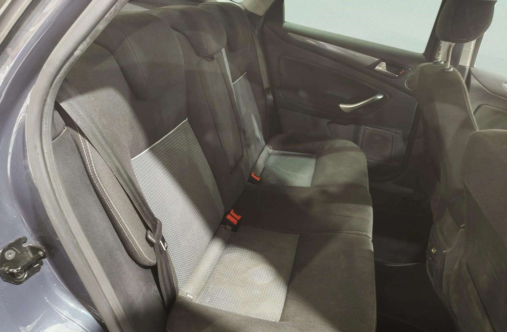 Ford Mondeo 2.0 TDCi Limited Edition - foto 15