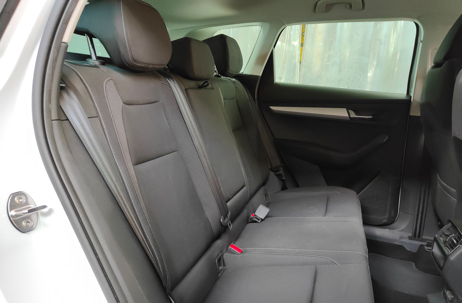 Škoda Karoq 2.0 TDI Selection - foto 19