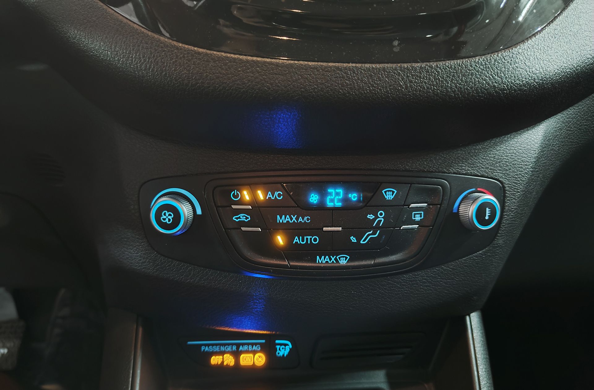 Ford Tourneo Courier 1.0 EcoBoost Sport - foto 25