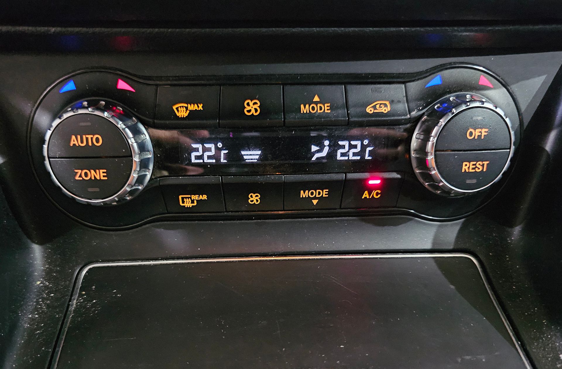 Mercedes-Benz GLA 180 Pack AMG - foto 34